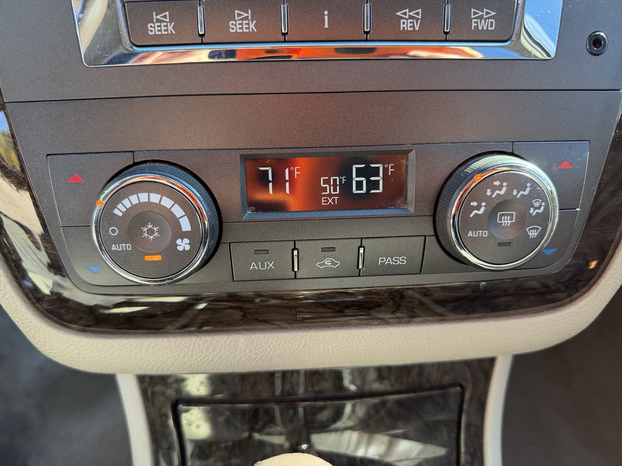 2008 cadillac dts luxury-iii with 135757 miles for sale near Elk River, Minnesota 106800_40_climate_control.jpg