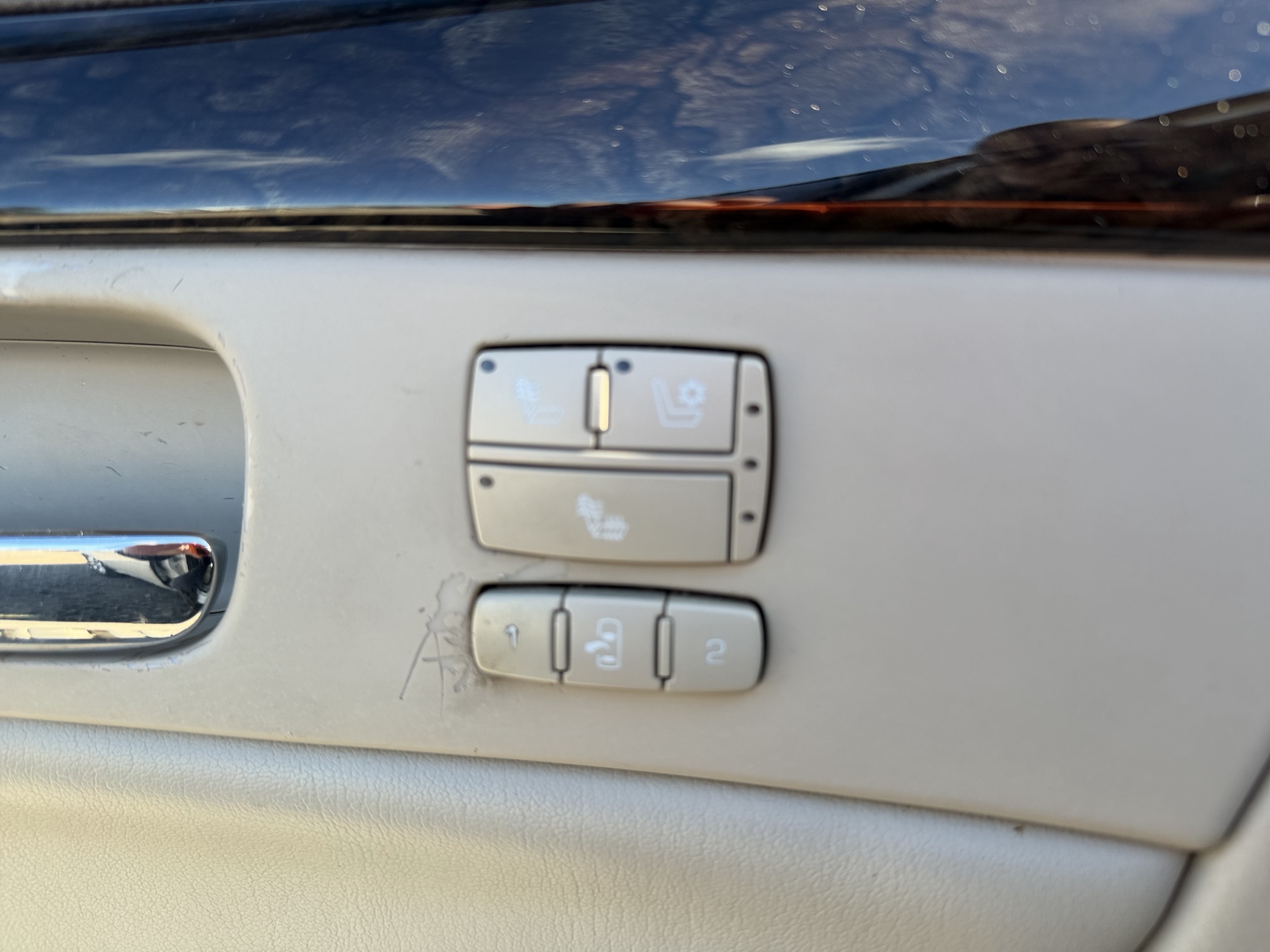 2008 cadillac dts luxury-iii with 135757 miles for sale near Elk River, Minnesota 106800_42_heated_seat_switches.jpg
