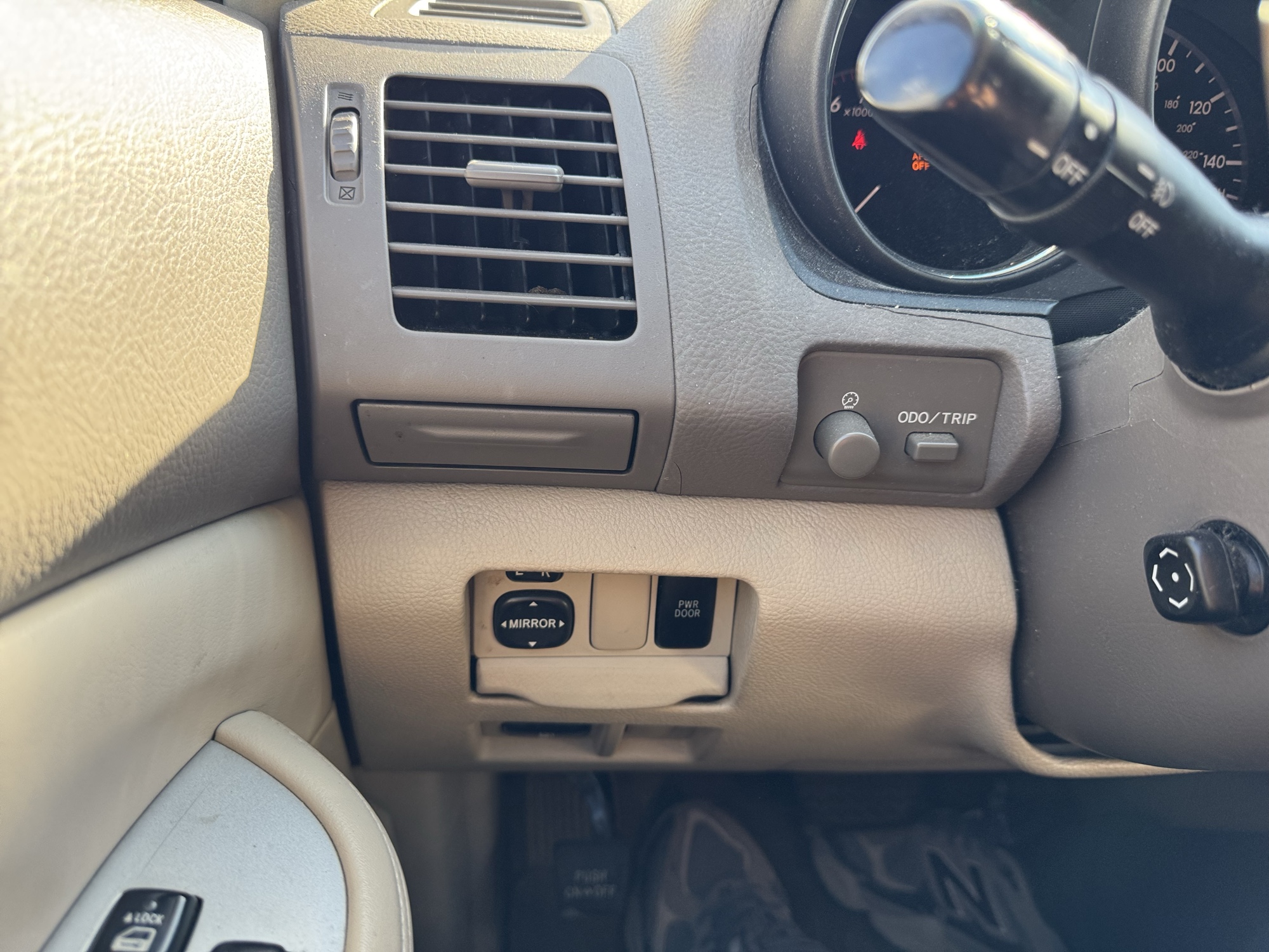 2005 lexus rx-330 awd with 236172 miles for sale near Elk River, Minnesota 106802_37_left_of_steering_wheel.jpg