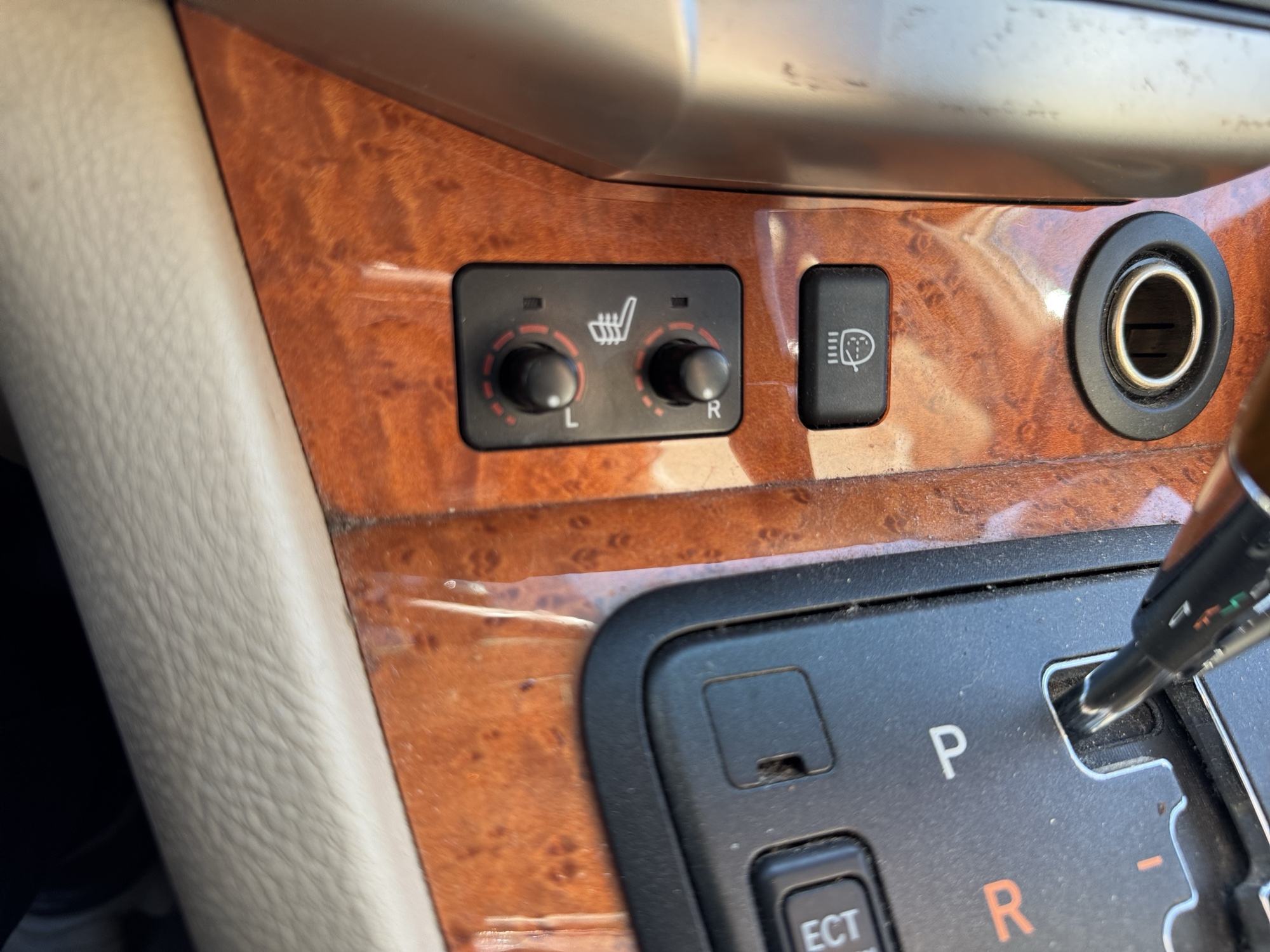 2005 lexus rx-330 awd with 236172 miles for sale near Elk River, Minnesota 106802_42_heated_seat_switches.jpg