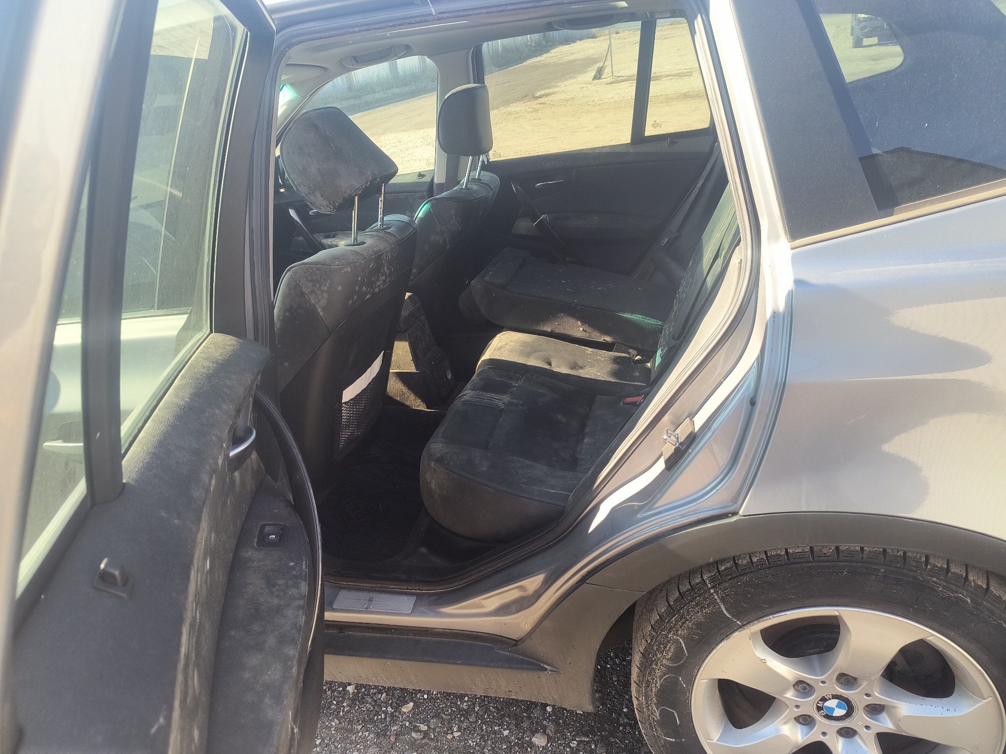 2007 bmw x3 3.0si with 143116 miles for sale near Elk River, Minnesota 106803_24_drv_rear_seat.jpg