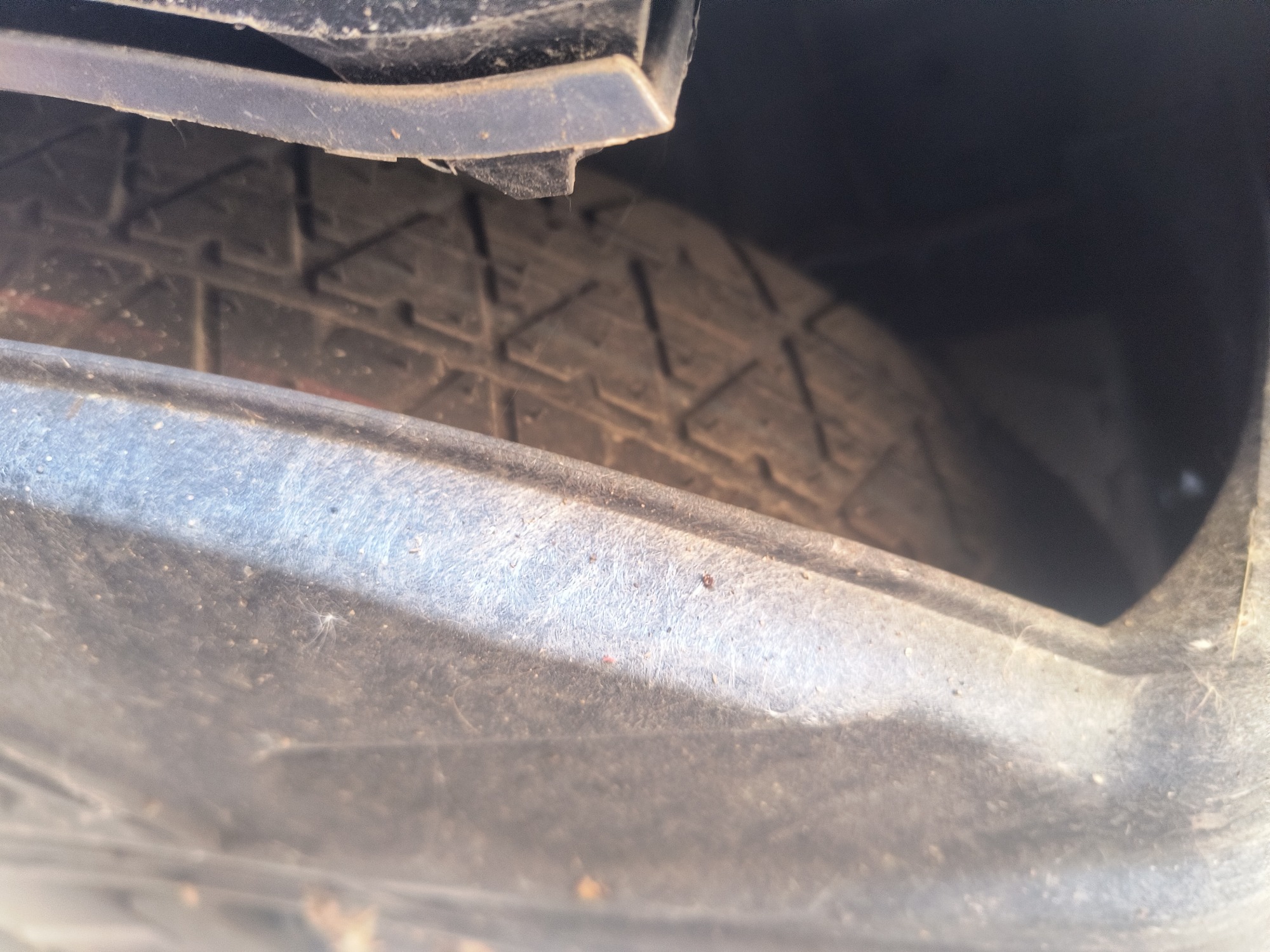 2007 bmw x3 3.0si with 143116 miles for sale near Elk River, Minnesota 106803_27_spare_tire.jpg