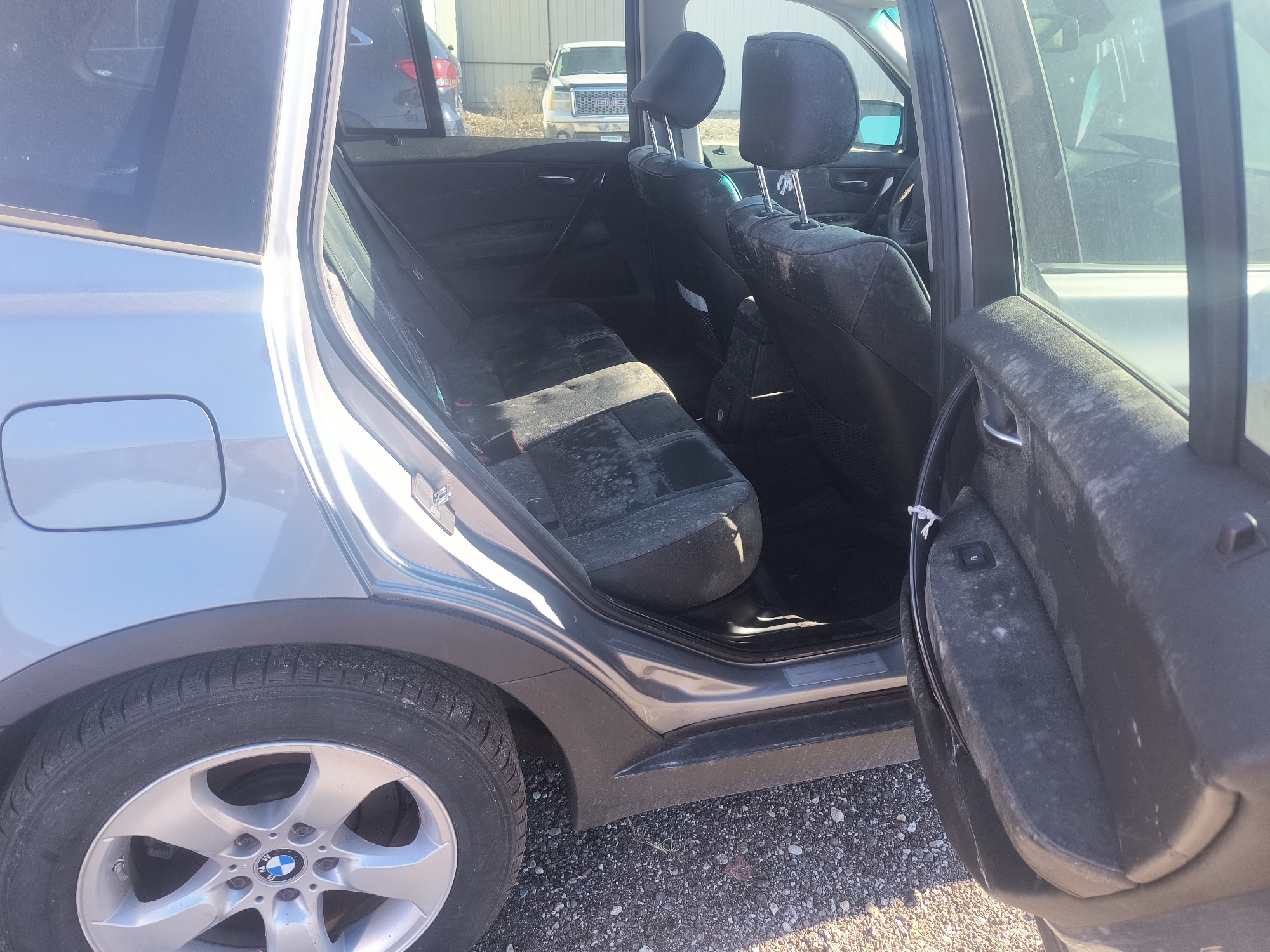 2007 bmw x3 3.0si with 143116 miles for sale near Elk River, Minnesota 106803_28_pass_rear_seat.jpg