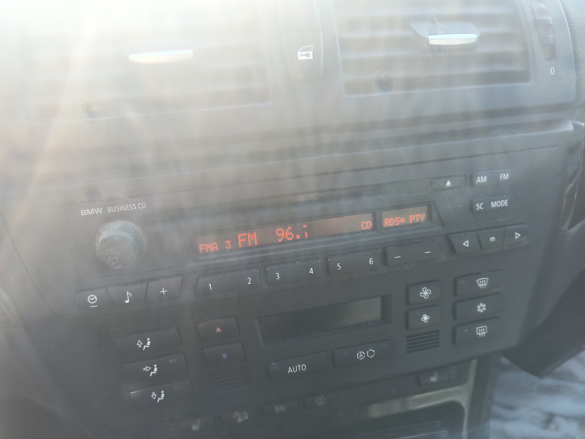 2007 bmw x3 3.0si with 143116 miles for sale near Elk River, Minnesota 106803_39_radio_closeup.jpg