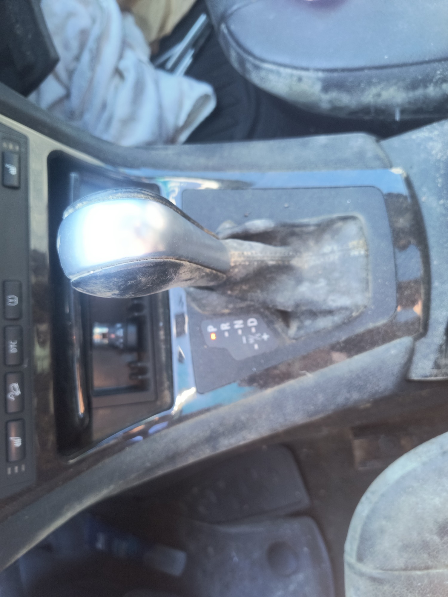 2007 bmw x3 3.0si with 143116 miles for sale near Elk River, Minnesota 106803_41_shifter.jpg