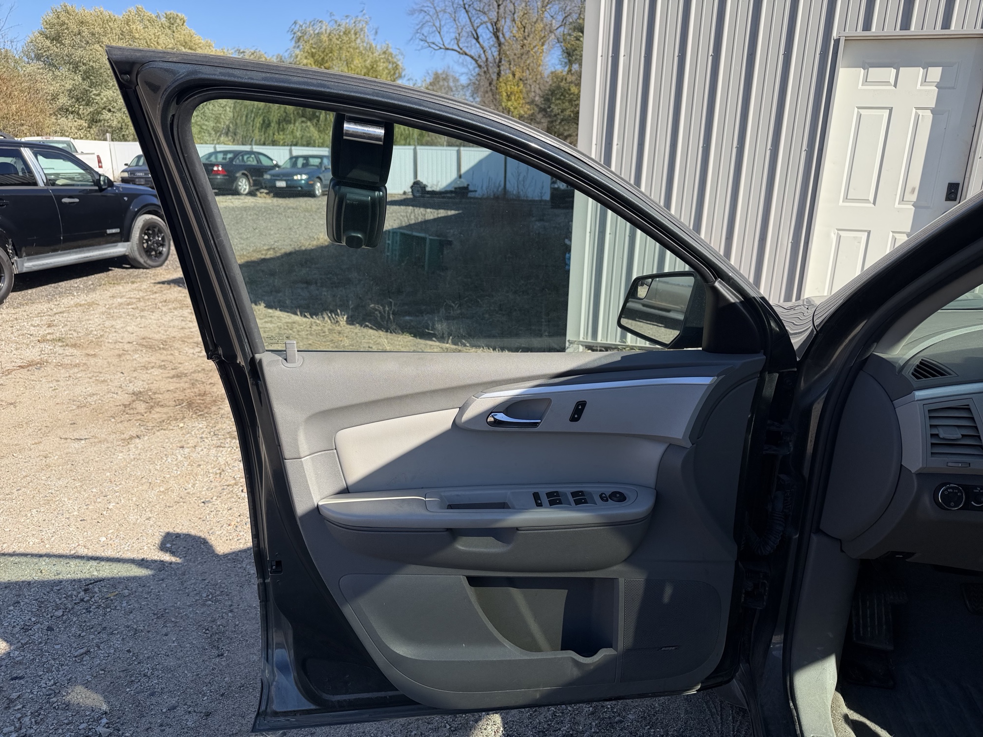 2010 chevrolet traverse lt1-awd with 164528 miles for sale near Elk River, Minnesota 106806_23_driver_door_panel.jpg