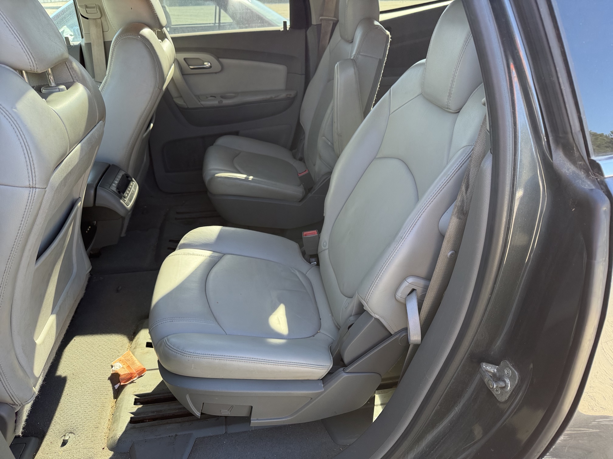 2010 chevrolet traverse lt1-awd with 164528 miles for sale near Elk River, Minnesota 106806_24_drv_rear_seat.jpg