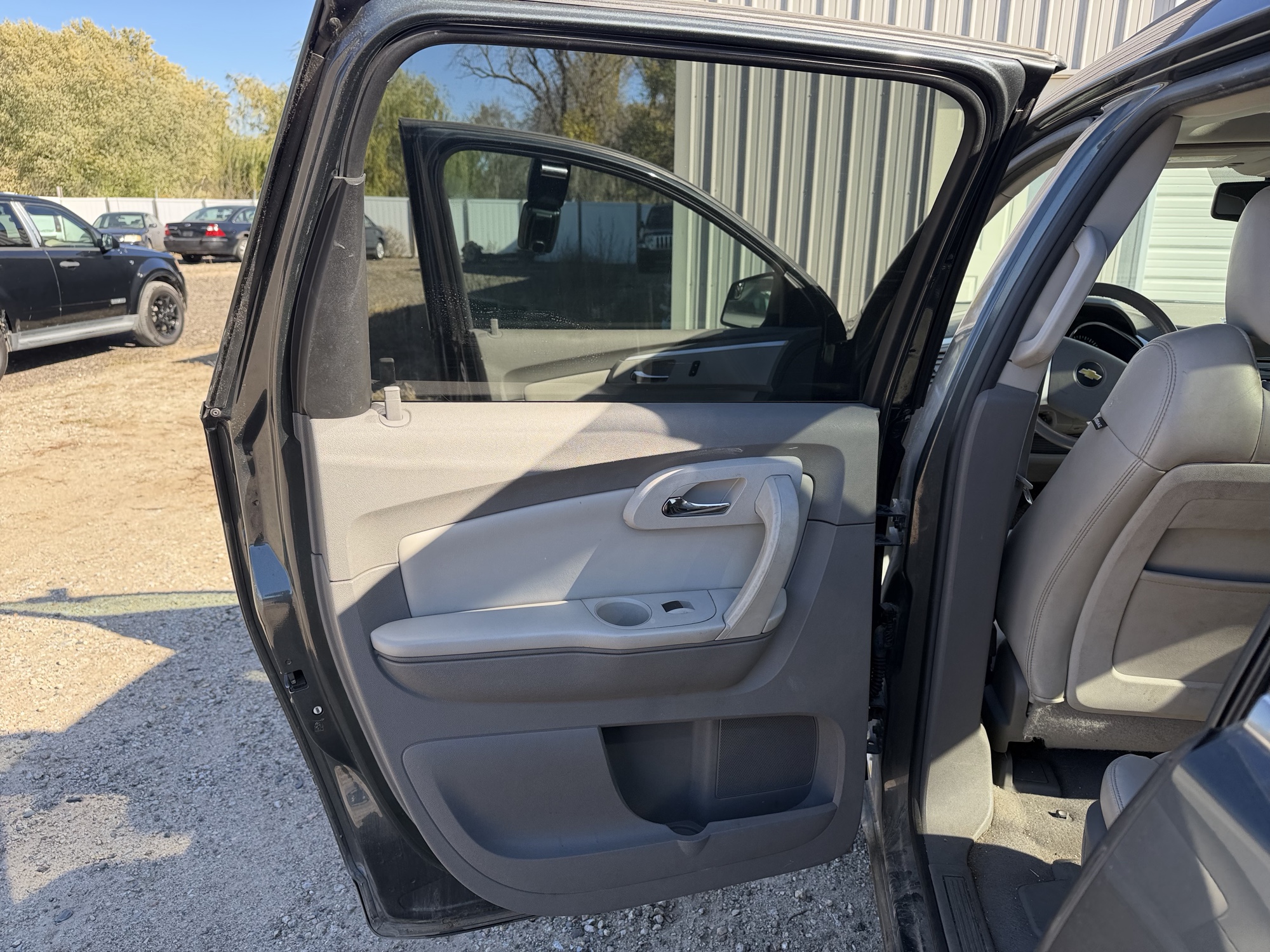 2010 chevrolet traverse lt1-awd with 164528 miles for sale near Elk River, Minnesota 106806_25_drv_rear_door_panel.jpg