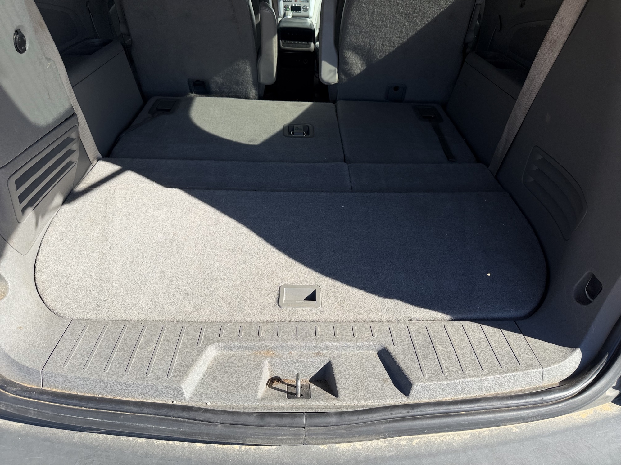 2010 chevrolet traverse lt1-awd with 164528 miles for sale near Elk River, Minnesota 106806_26_trunk.jpg