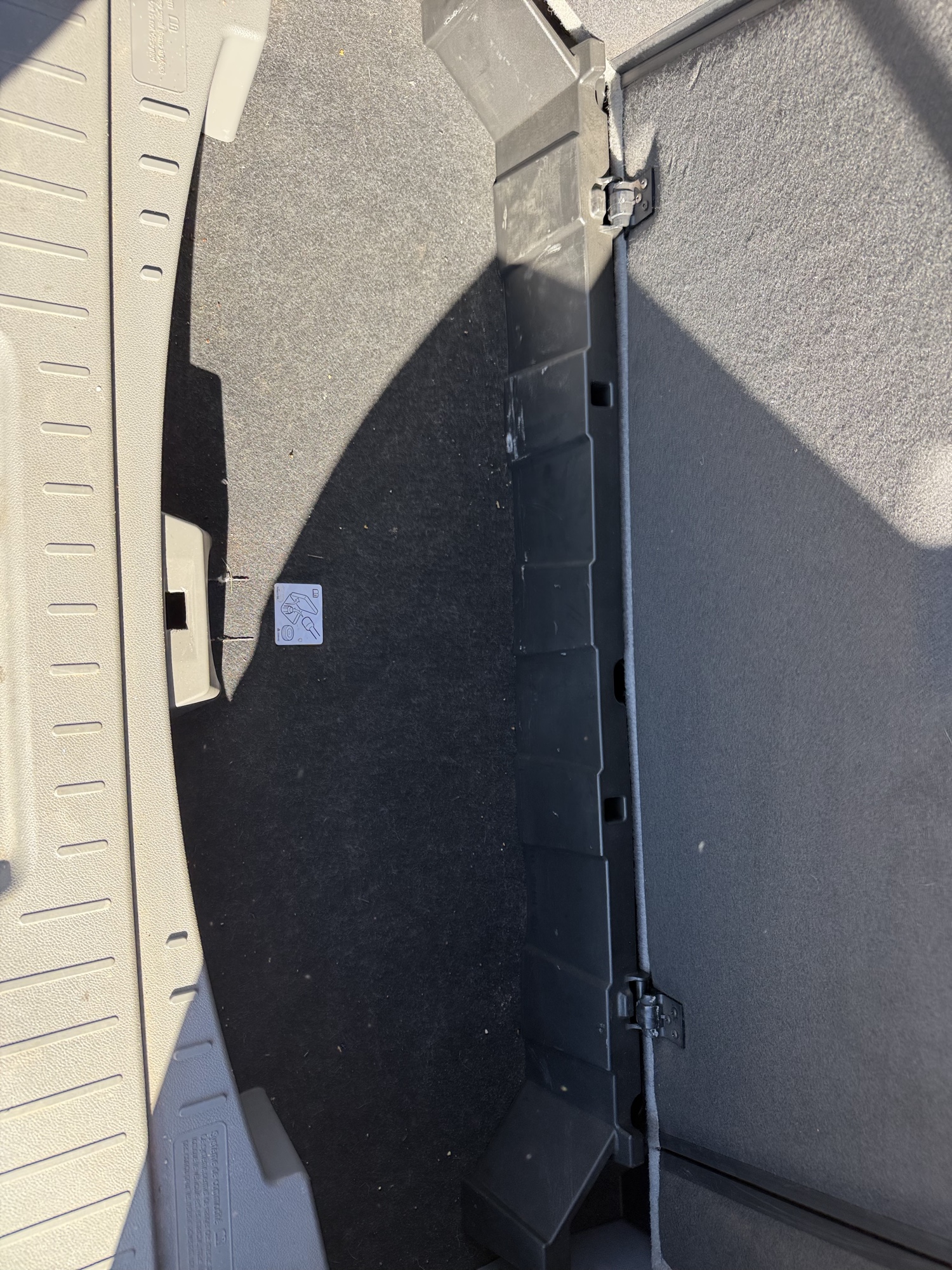 2010 chevrolet traverse lt1-awd with 164528 miles for sale near Elk River, Minnesota 106806_27_spare_tire.jpg