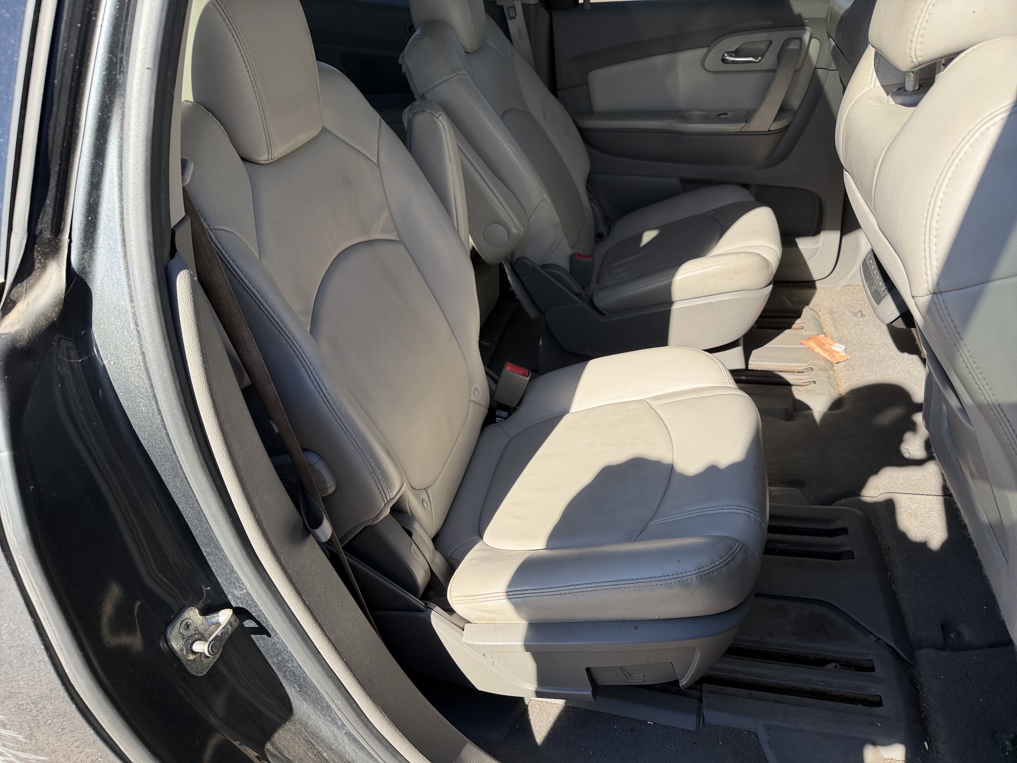 2010 chevrolet traverse lt1-awd with 164528 miles for sale near Elk River, Minnesota 106806_28_pass_rear_seat.jpg