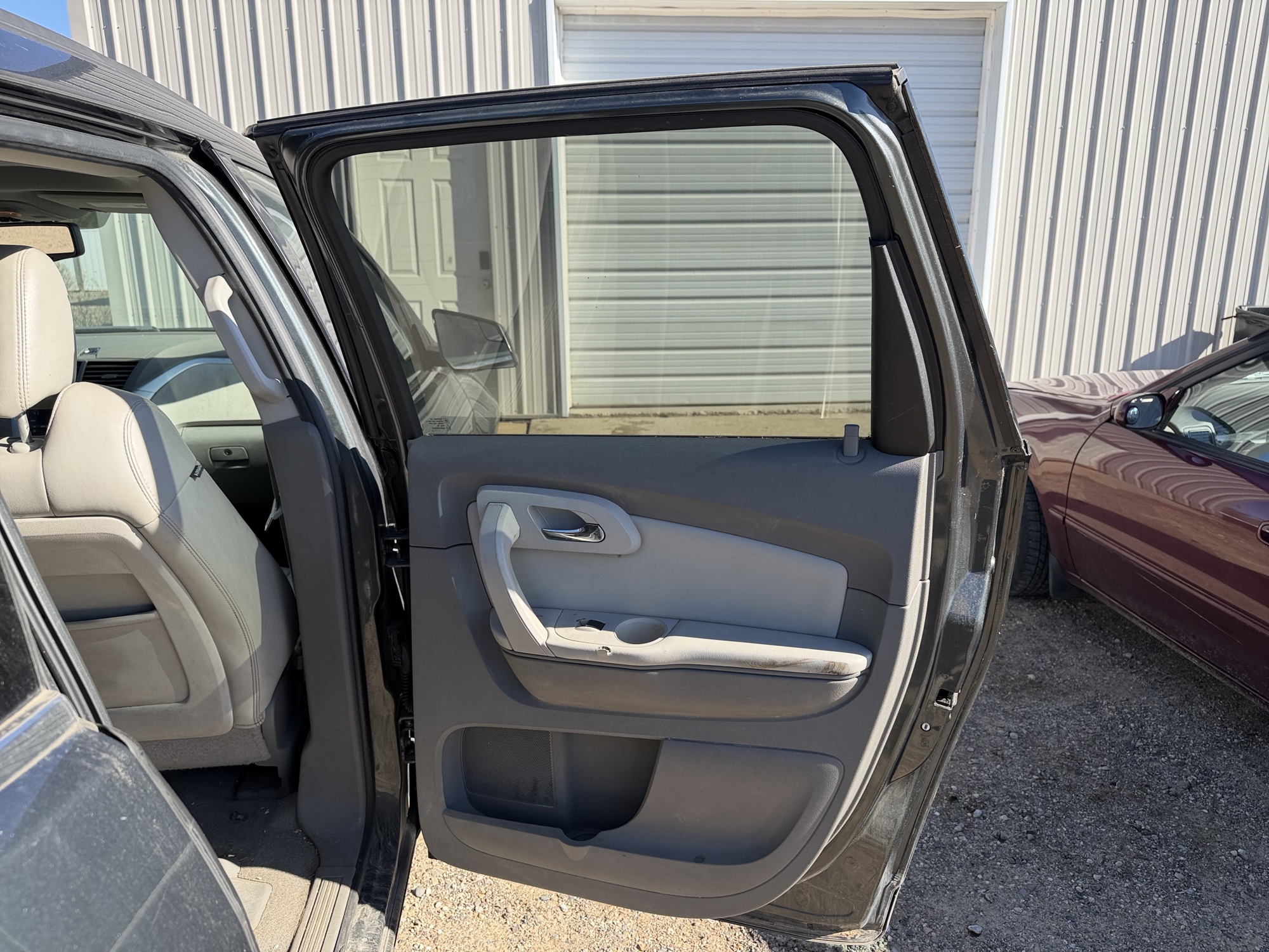 2010 chevrolet traverse lt1-awd with 164528 miles for sale near Elk River, Minnesota 106806_30_pass_rear_door_panel.jpg