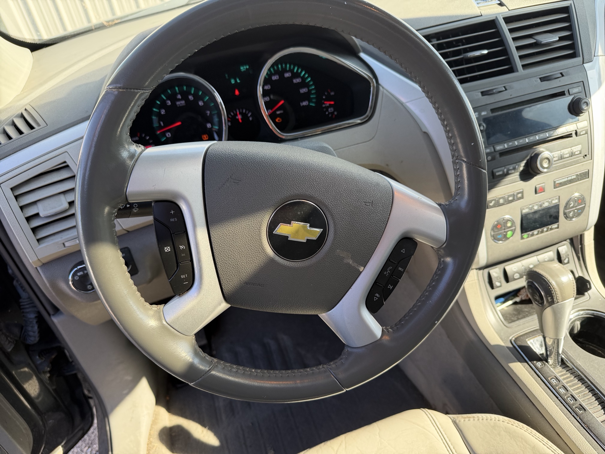 2010 chevrolet traverse lt1-awd with 164528 miles for sale near Elk River, Minnesota 106806_36_steering_wheel.jpg