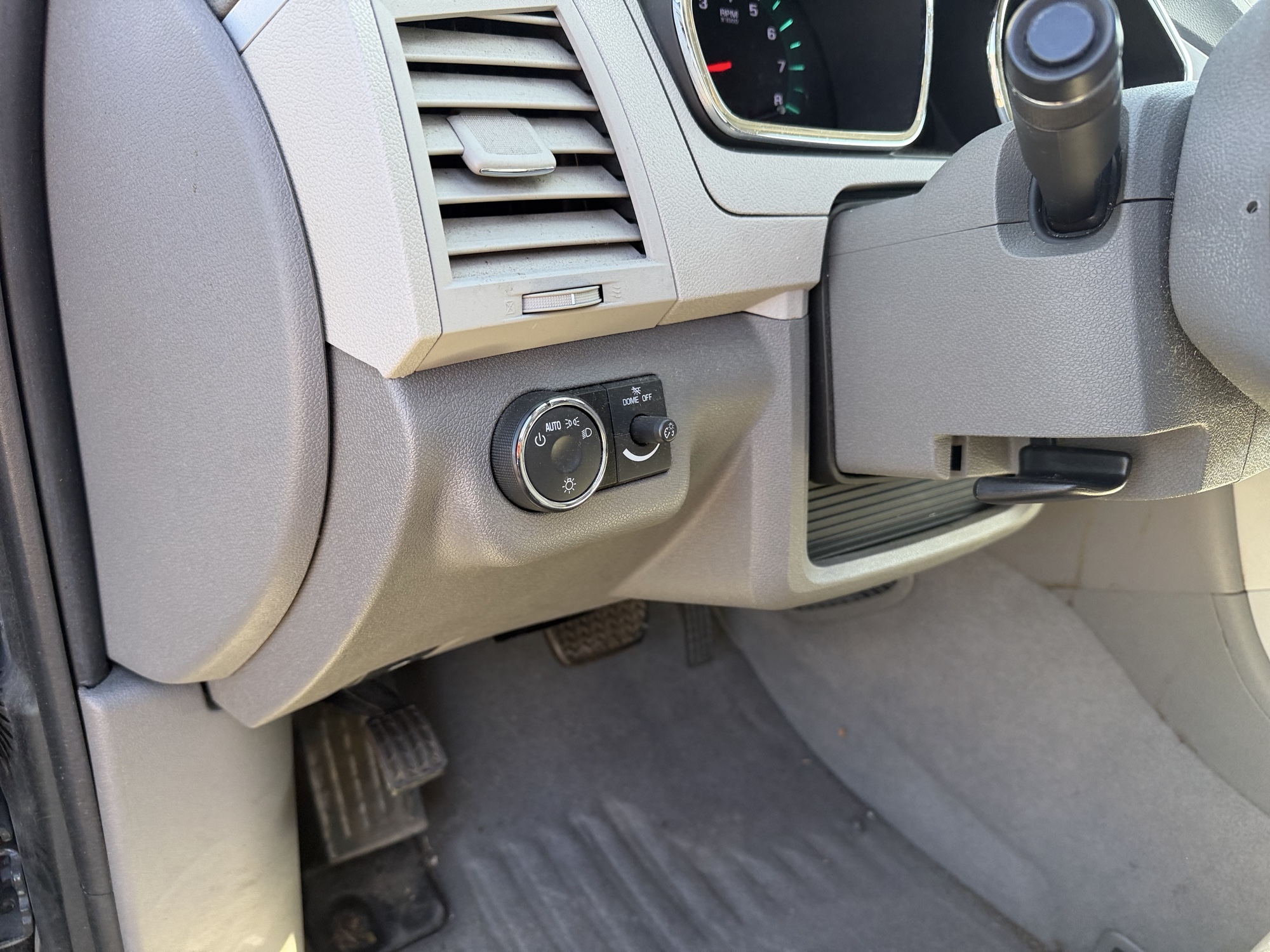 2010 chevrolet traverse lt1-awd with 164528 miles for sale near Elk River, Minnesota 106806_37_left_of_steering_wheel.jpg