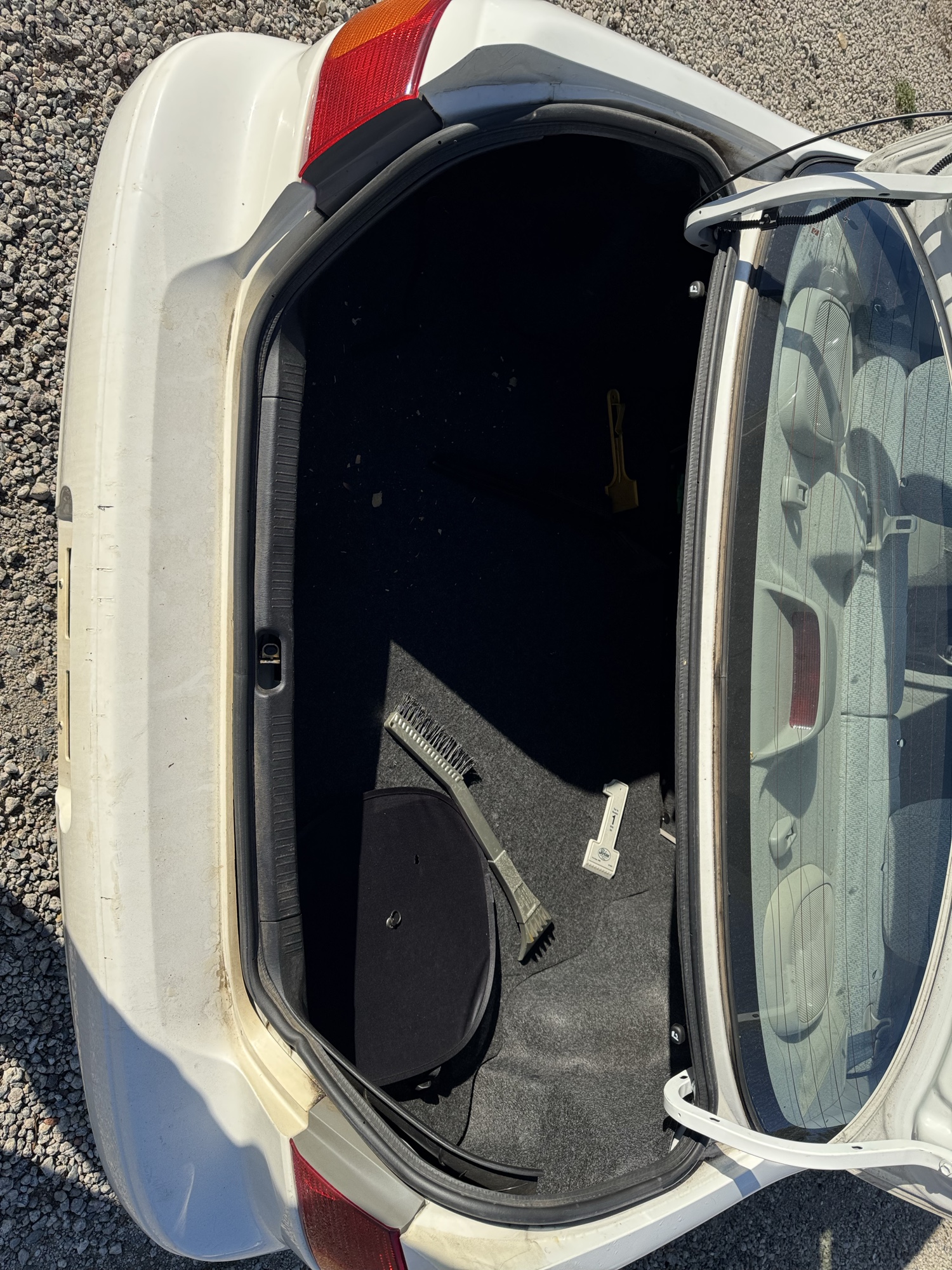 2000 toyota corolla ve with 73258 miles for sale near Elk River, Minnesota 106807_26_trunk.jpg