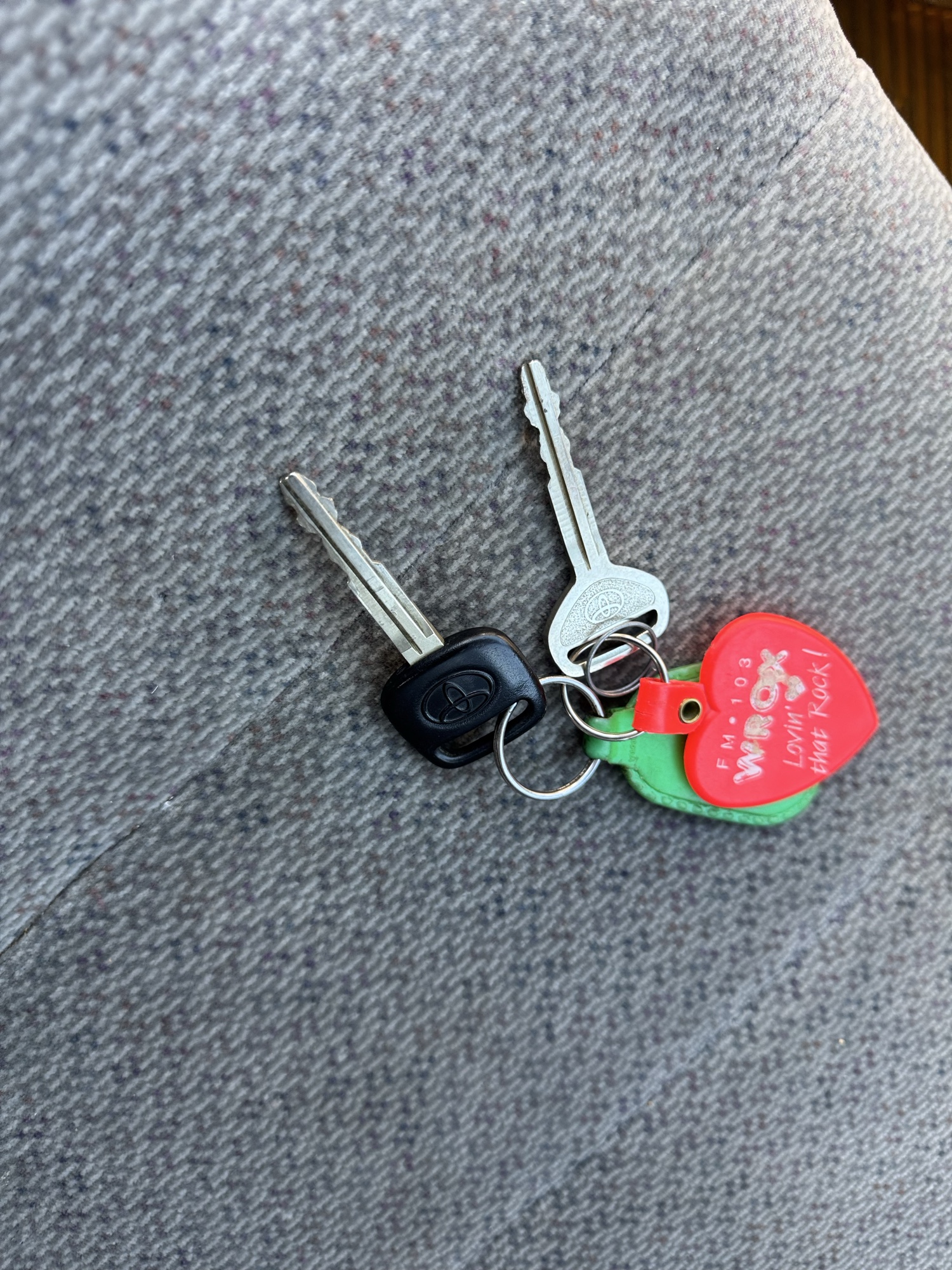 2000 toyota corolla ve with 73258 miles for sale near Elk River, Minnesota 106807_51_keys.jpg