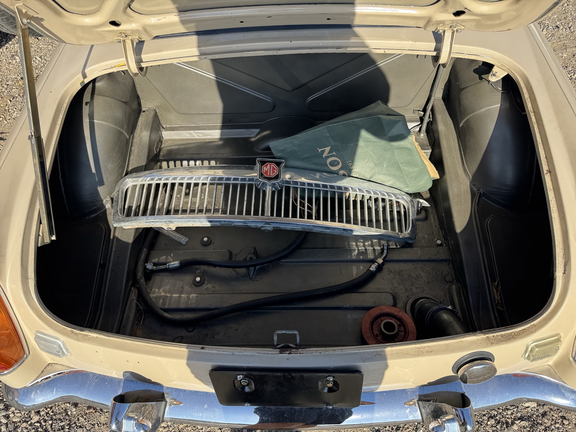 1971 mg mgb with 86647 miles for sale near Elk River, Minnesota 106808_26_trunk.jpg