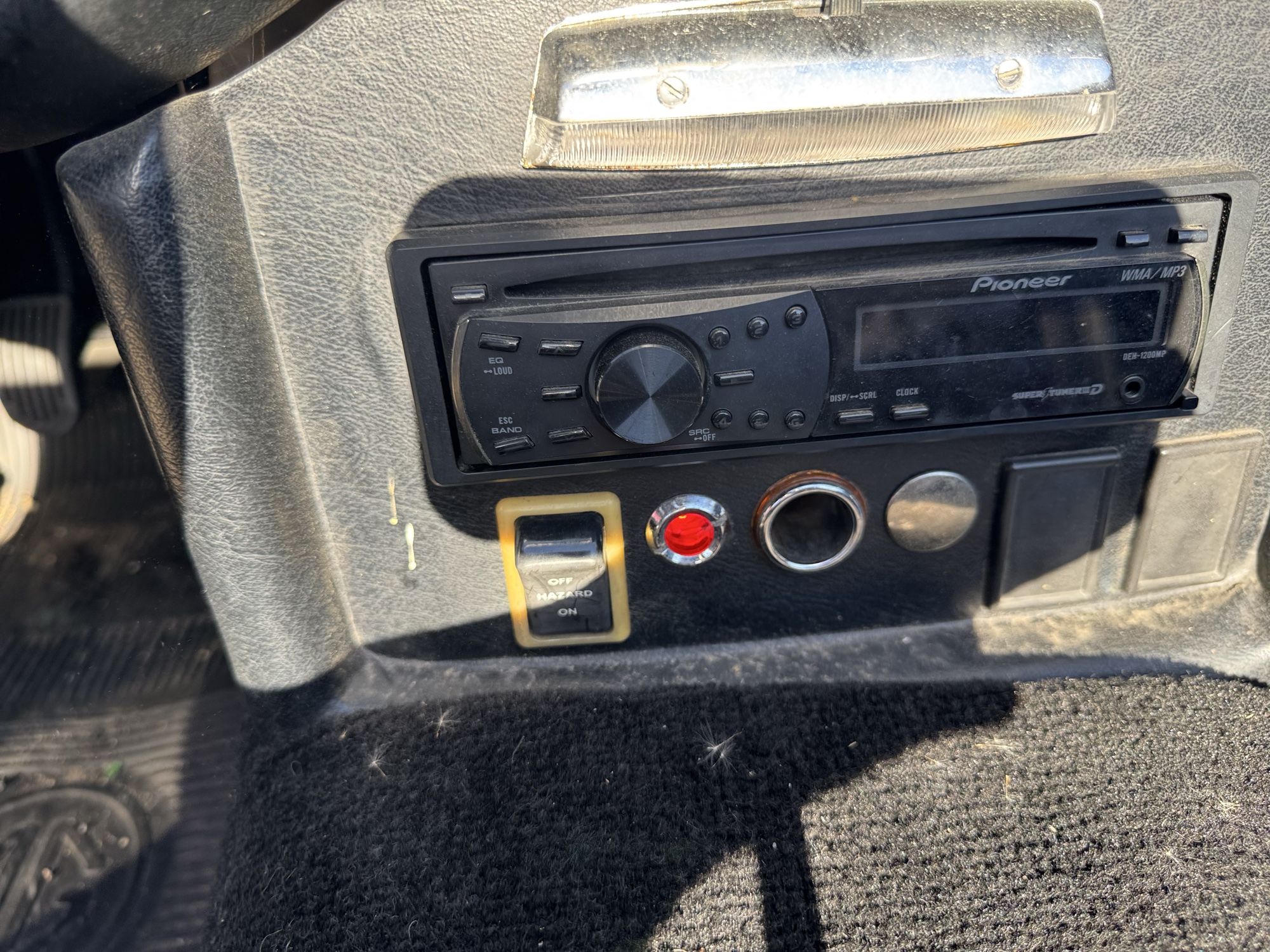 1971 mg mgb with 86647 miles for sale near Elk River, Minnesota 106808_39_radio_closeup.jpg