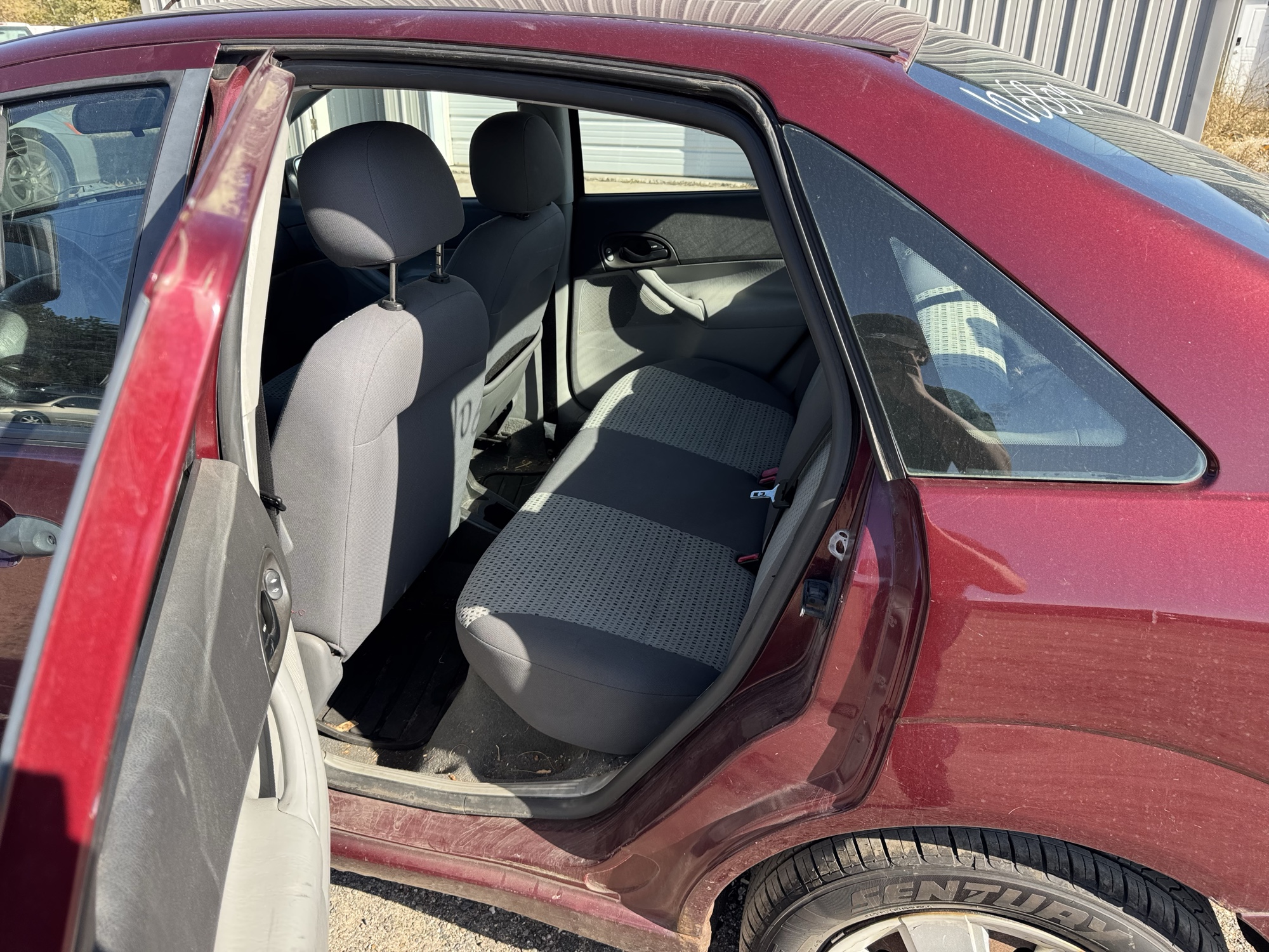2007 ford focus zx4-s with 171514 miles for sale near Elk River, Minnesota 106809_24_drv_rear_seat.jpg