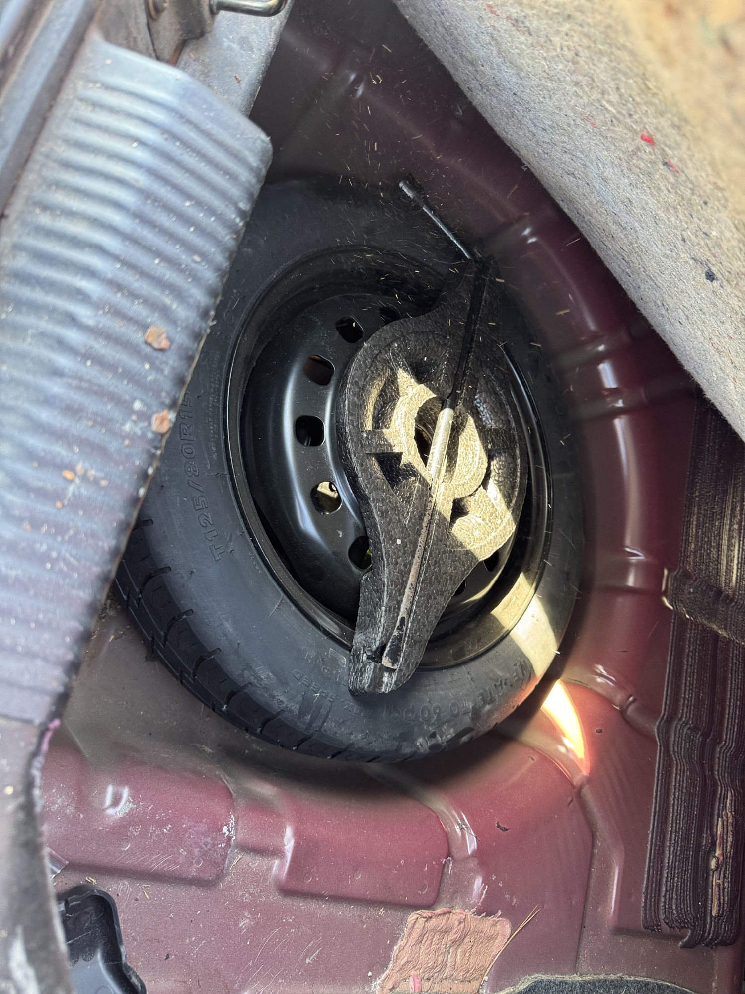 2007 ford focus zx4-s with 171514 miles for sale near Elk River, Minnesota 106809_27_spare_tire.jpg