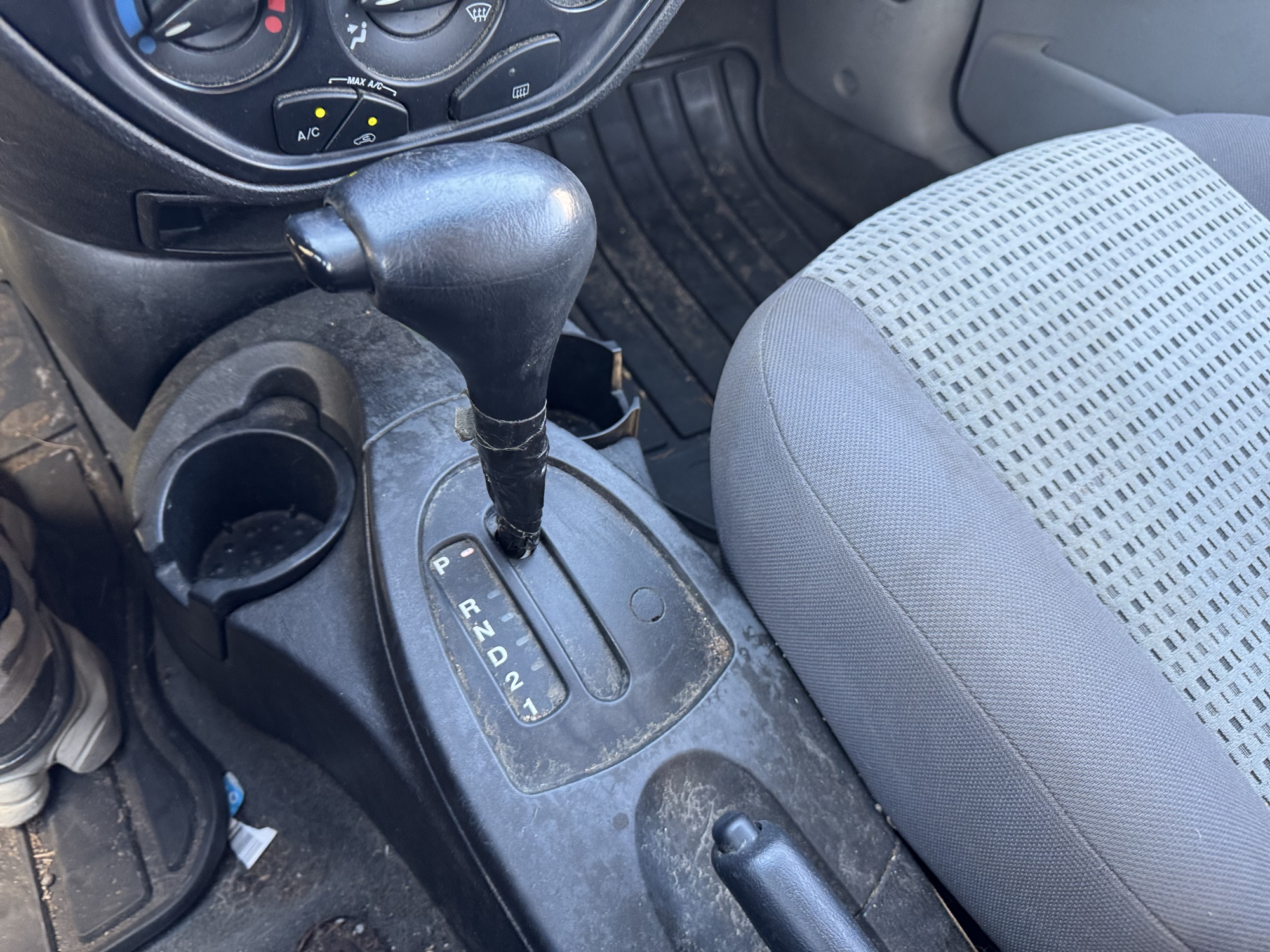 2007 ford focus zx4-s with 171514 miles for sale near Elk River, Minnesota 106809_41_shifter.jpg