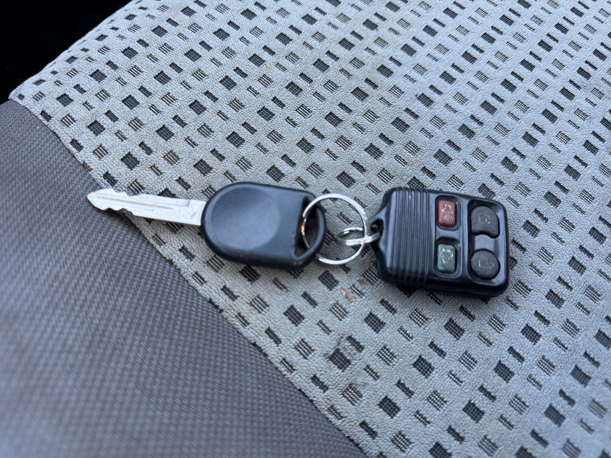 2007 ford focus zx4-s with 171514 miles for sale near Elk River, Minnesota 106809_51_keys.jpg