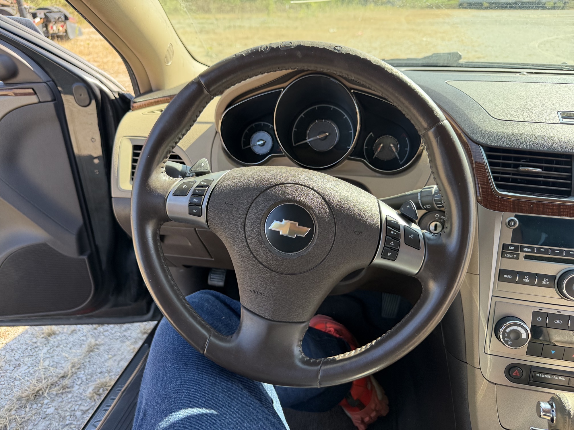 2008 chevrolet malibu ltz with 95181 miles for sale near St. Louis, Missouri 106810_36_steering_wheel.jpg