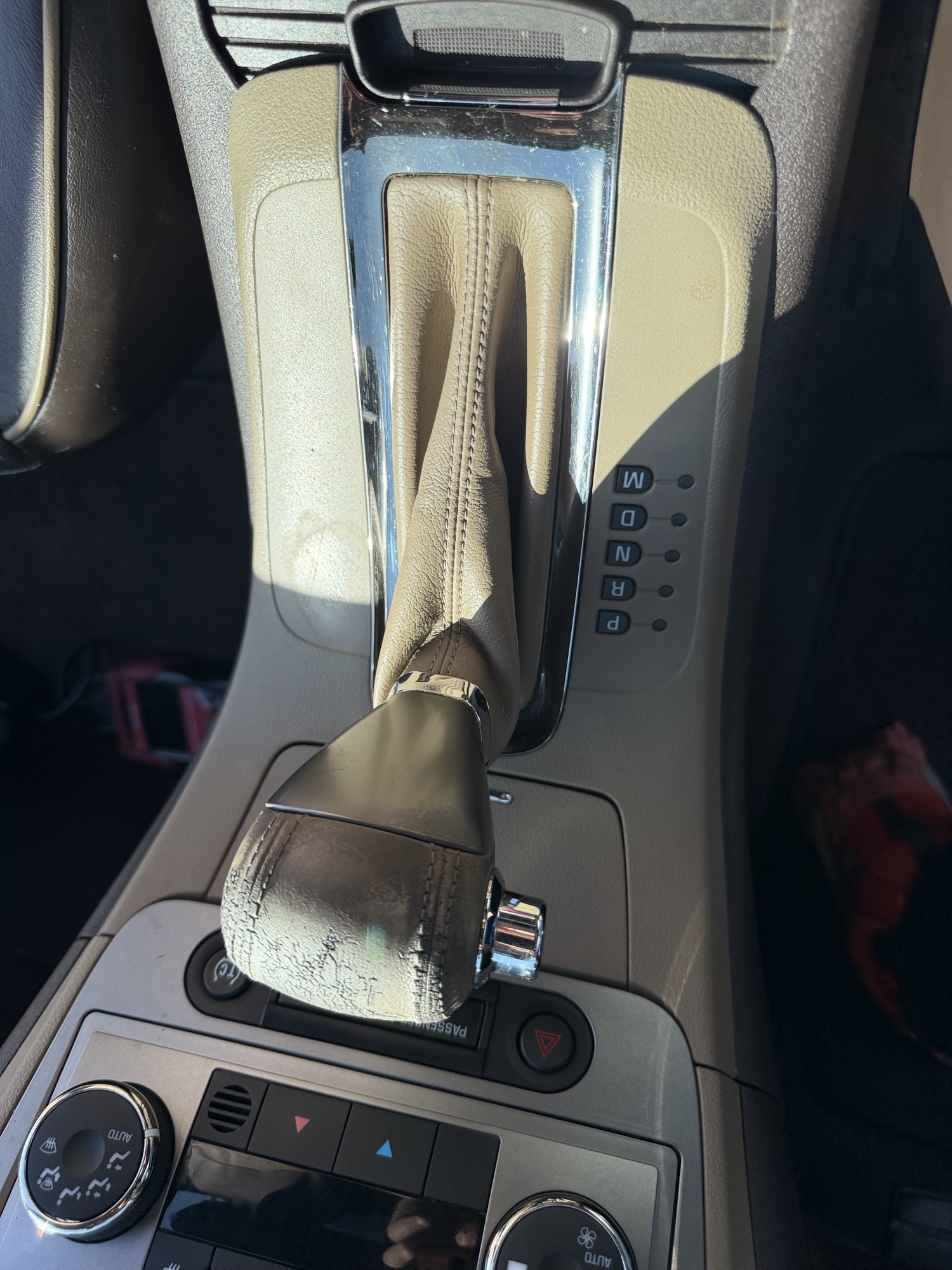 2008 chevrolet malibu ltz with 95181 miles for sale near St. Louis, Missouri 106810_37_left_of_steering_wheel.jpg