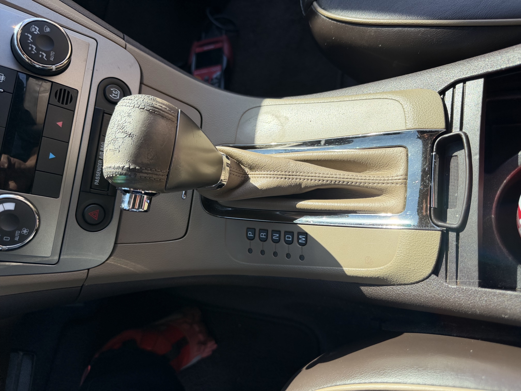 2008 chevrolet malibu ltz with 95181 miles for sale near St. Louis, Missouri 106810_41_shifter.jpg