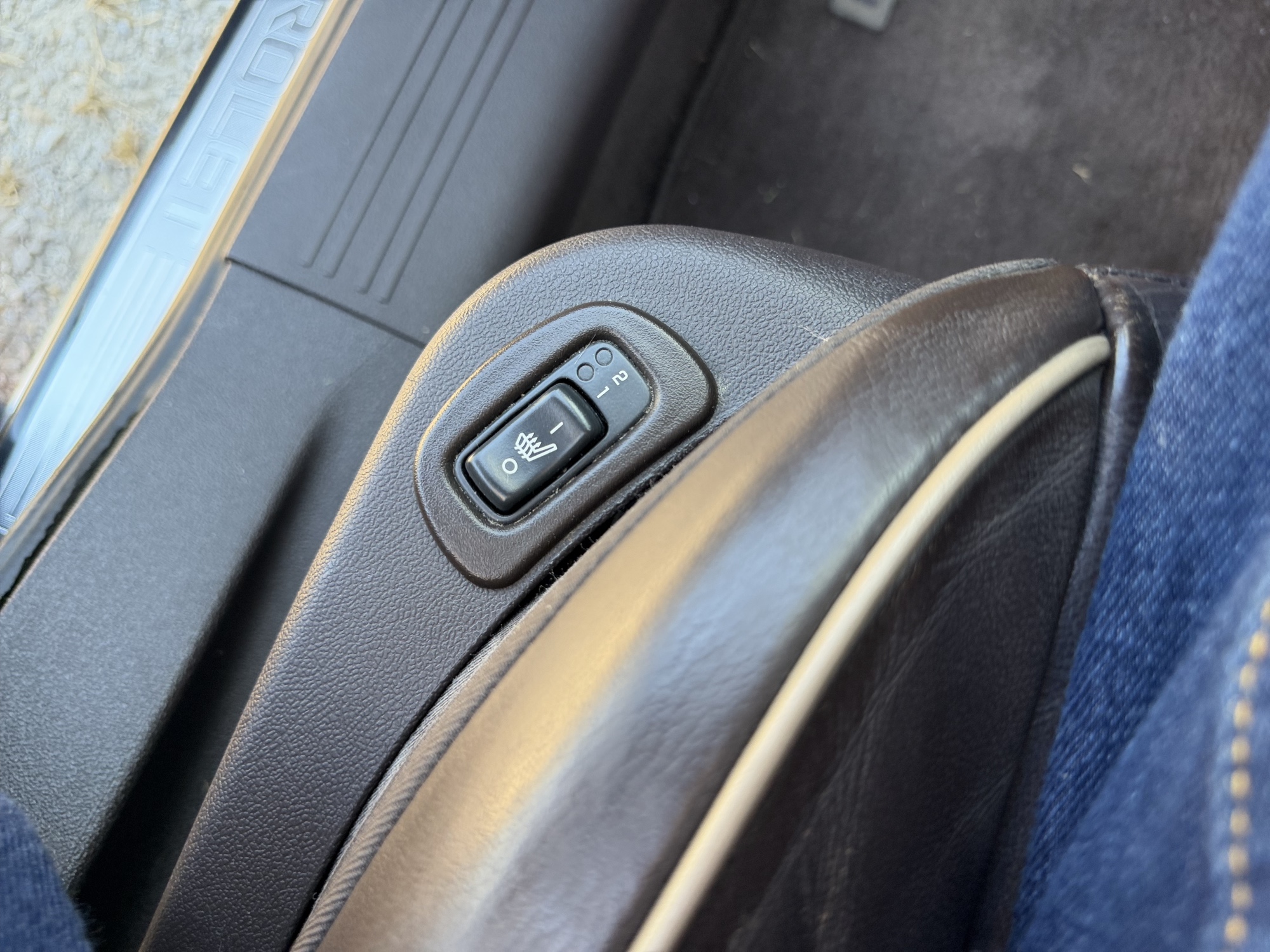 2008 chevrolet malibu ltz with 95181 miles for sale near St. Louis, Missouri 106810_42_heated_seat_switches.jpg