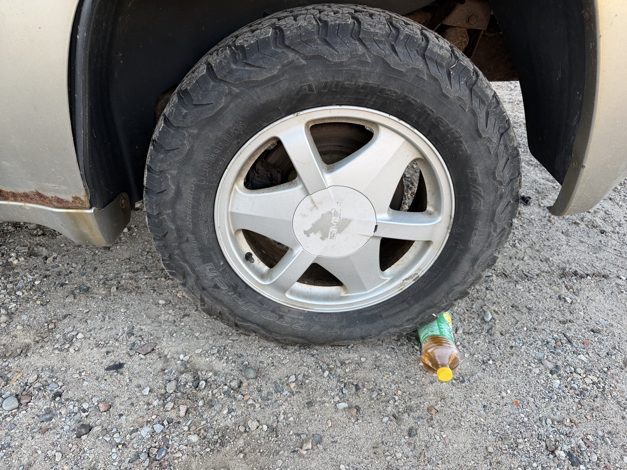 2002 gmc envoy sle-4wd with 221103 miles for sale near Elk River, Minnesota 106812_13_rear_drv_wheel.jpg