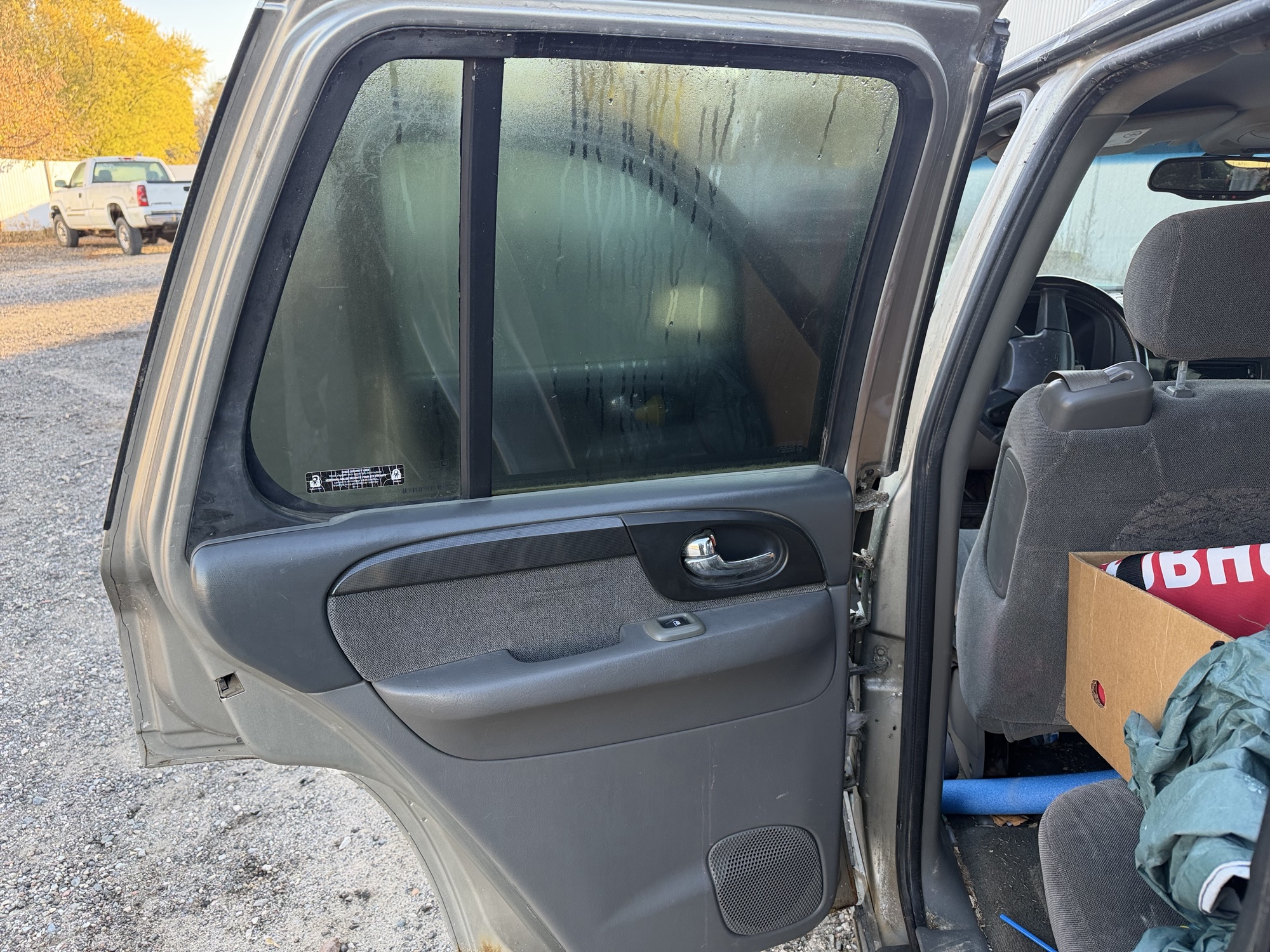 2002 gmc envoy sle-4wd with 221103 miles for sale near Elk River, Minnesota 106812_25_drv_rear_door_panel.jpg