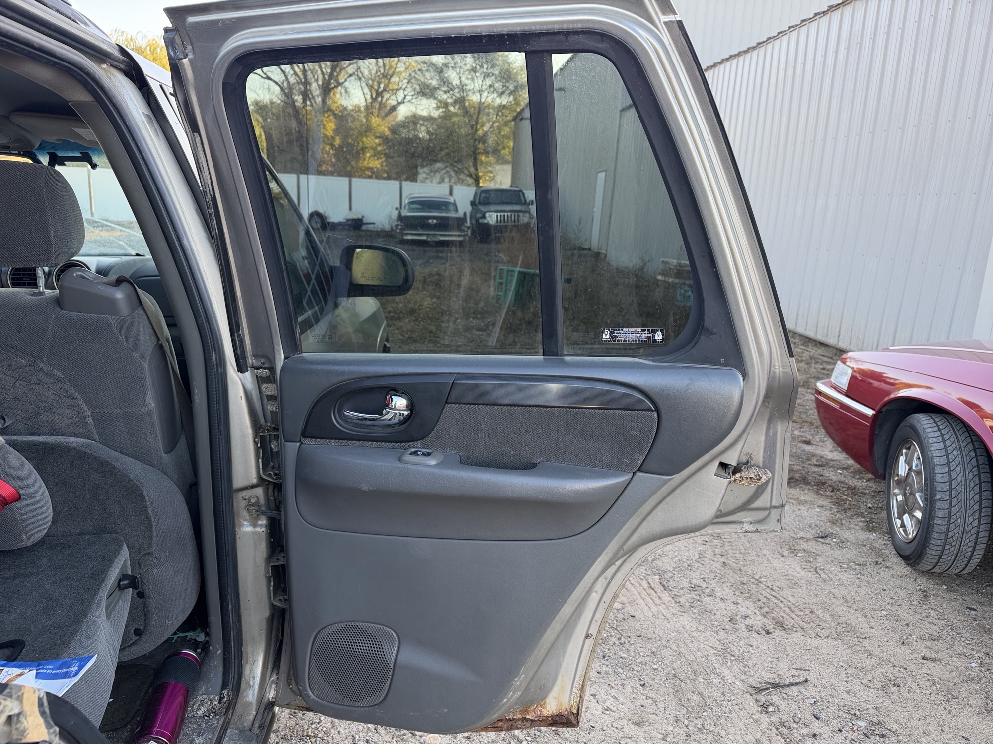 2002 gmc envoy sle-4wd with 221103 miles for sale near Elk River, Minnesota 106812_30_pass_rear_door_panel.jpg