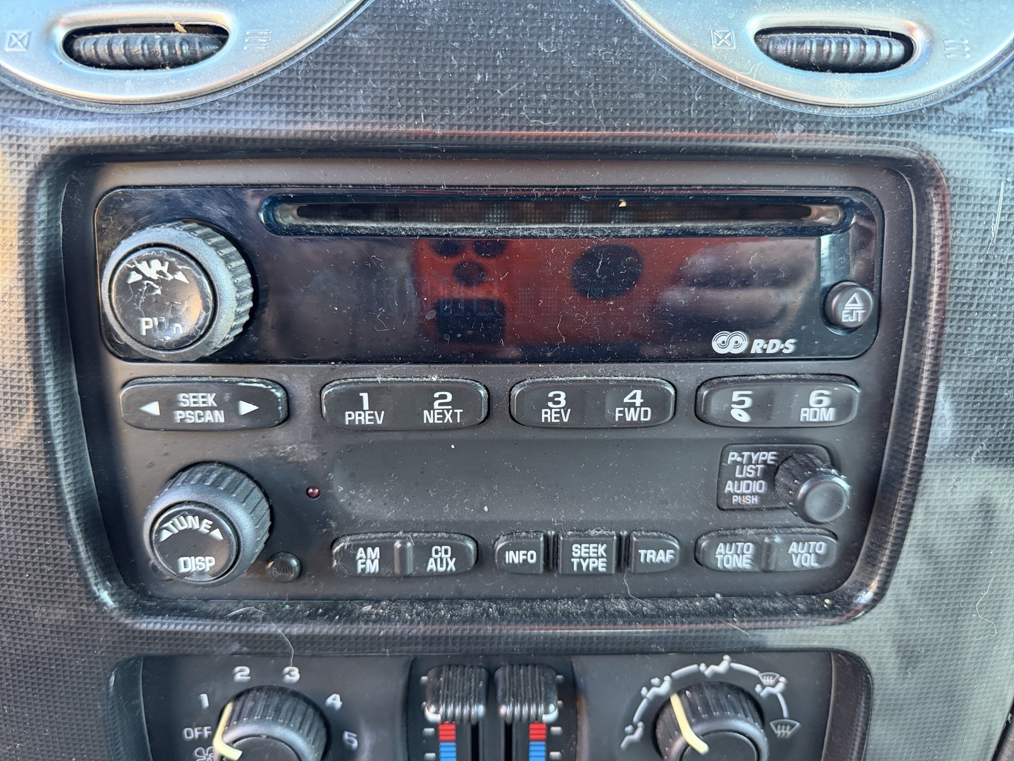2002 gmc envoy sle-4wd with 221103 miles for sale near Elk River, Minnesota 106812_39_radio_closeup.jpg
