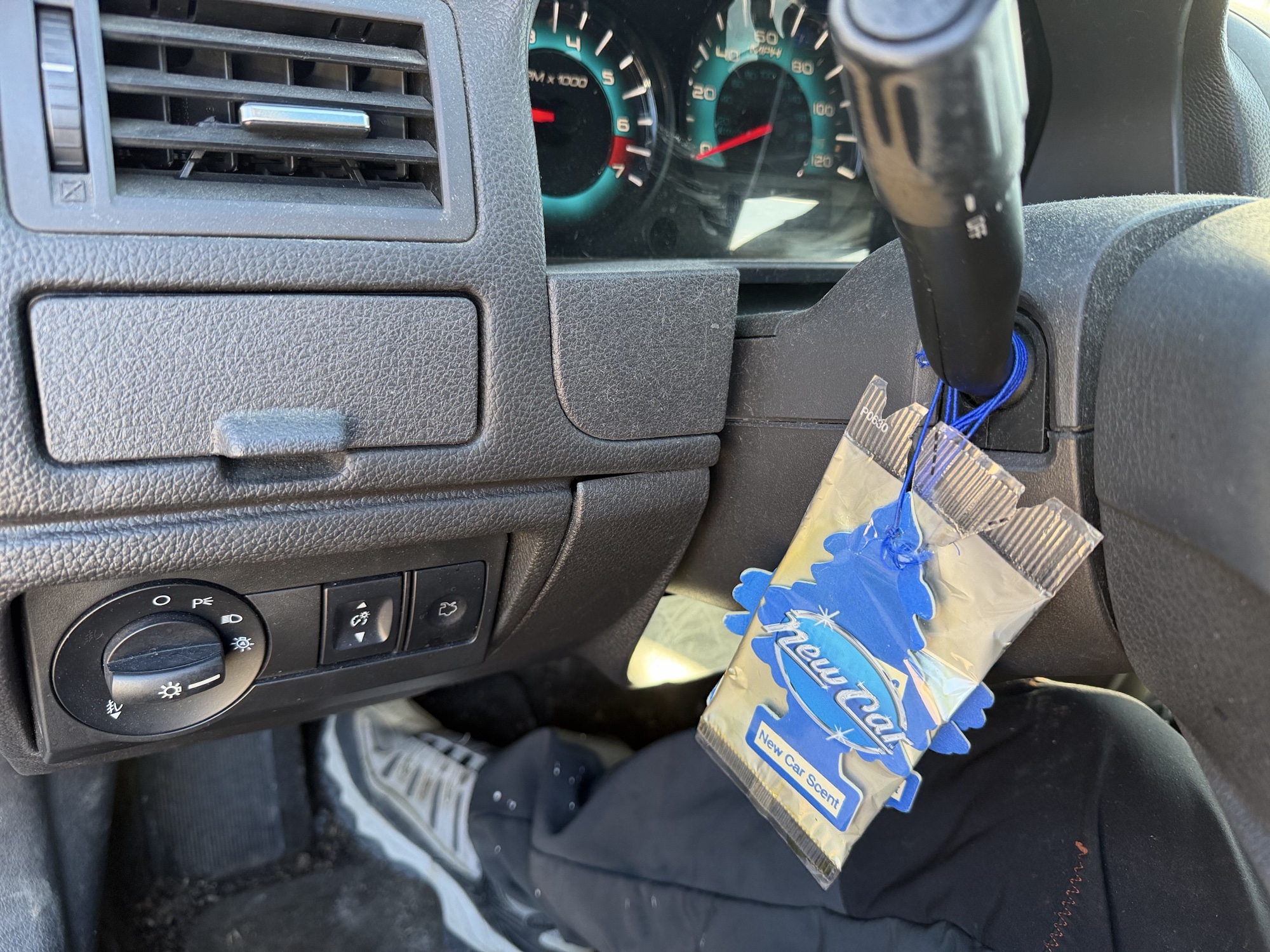 2010 ford fusion sel with 188474 miles for sale near Elk River, Minnesota 106814_37_left_of_steering_wheel.jpg