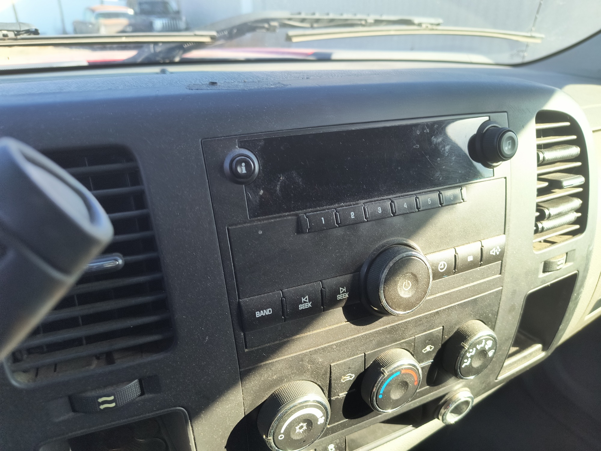 2013 chevrolet silverado-1500 work-truck-2wd with 185744 miles for sale near Elk River, Minnesota 106815_39_radio_closeup.jpg