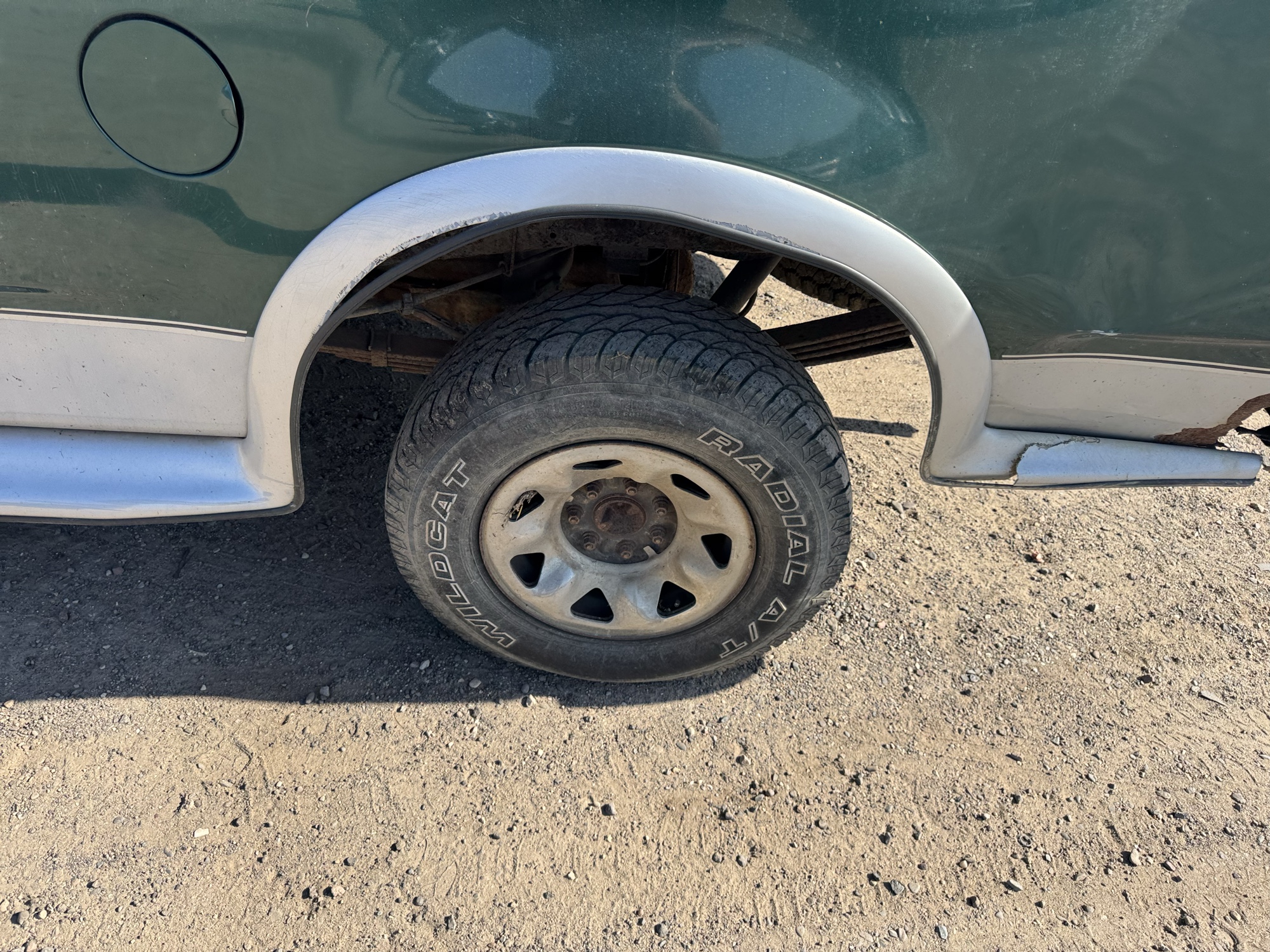 1999 ford f-250 ws-reg.-cab-4wd for sale near Elk River, Minnesota 106816_13_rear_drv_wheel.jpg