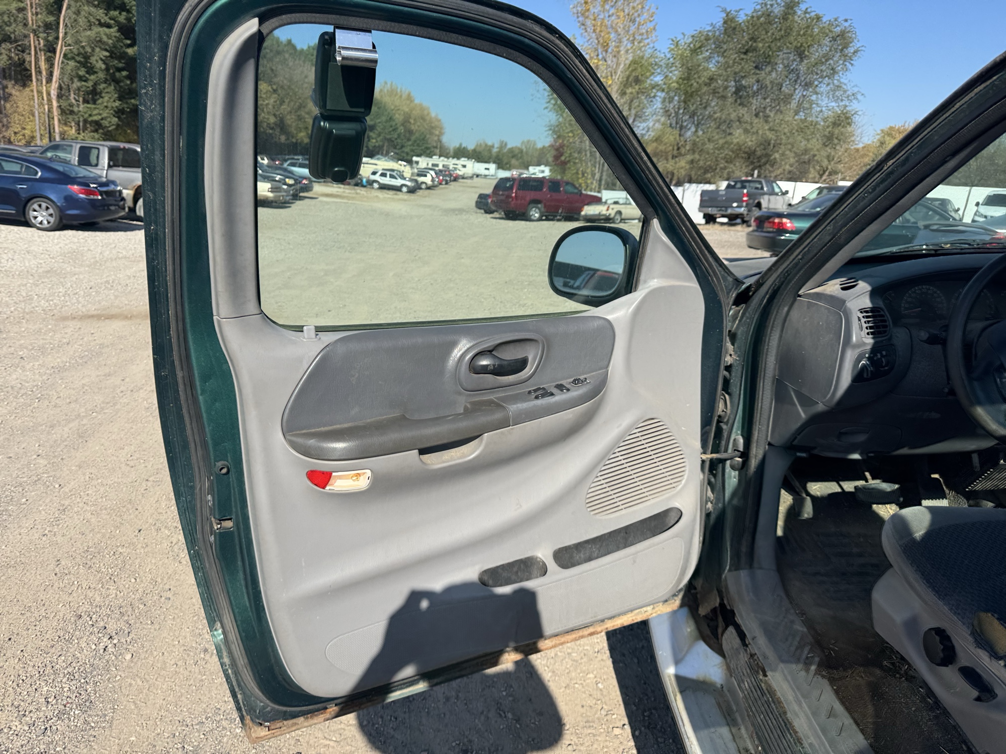 1999 ford f-250 ws-reg.-cab-4wd for sale near Elk River, Minnesota 106816_23_driver_door_panel.jpg