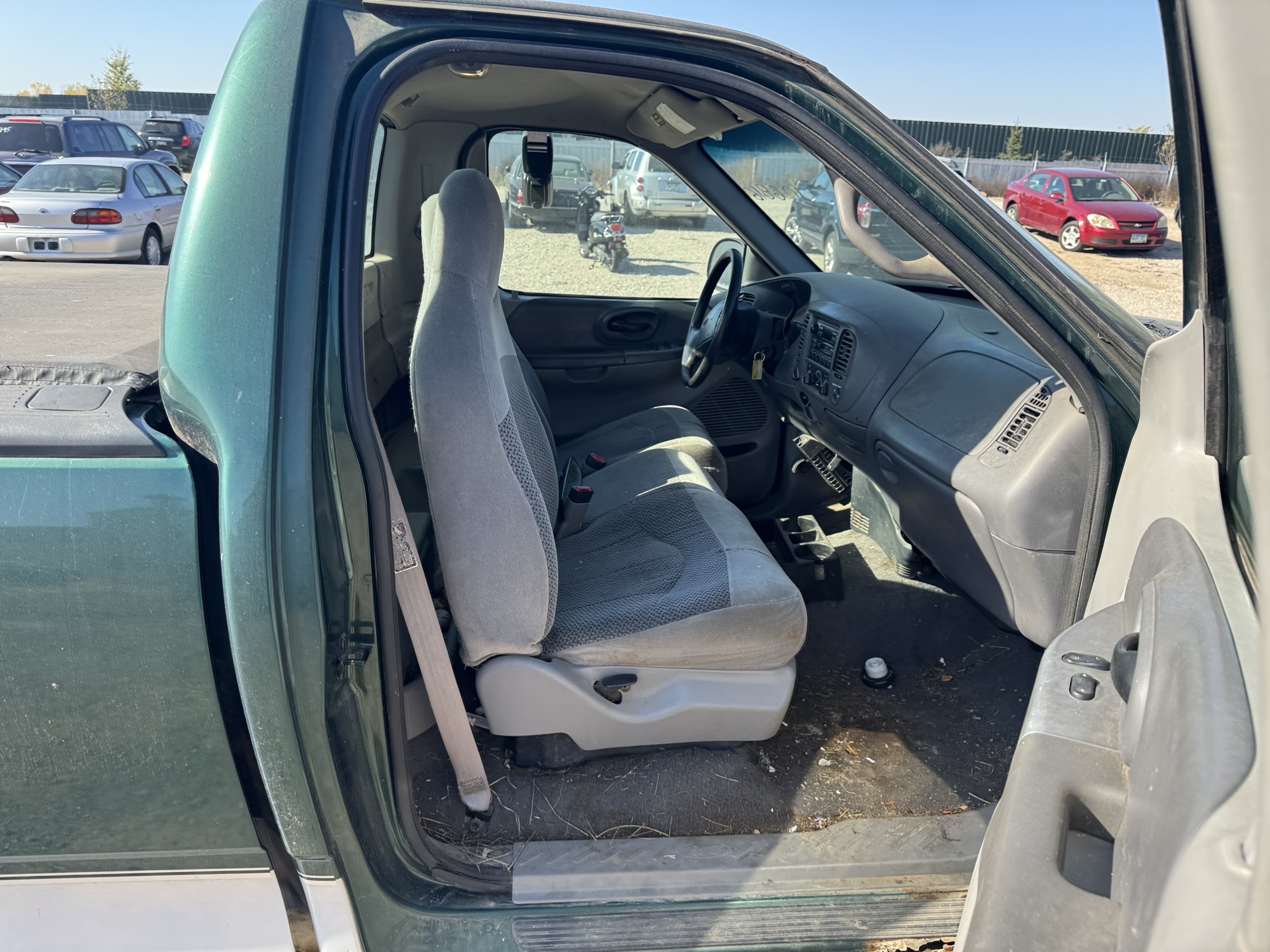 1999 ford f-250 ws-reg.-cab-4wd for sale near Elk River, Minnesota 106816_31_passenger_seat.jpg