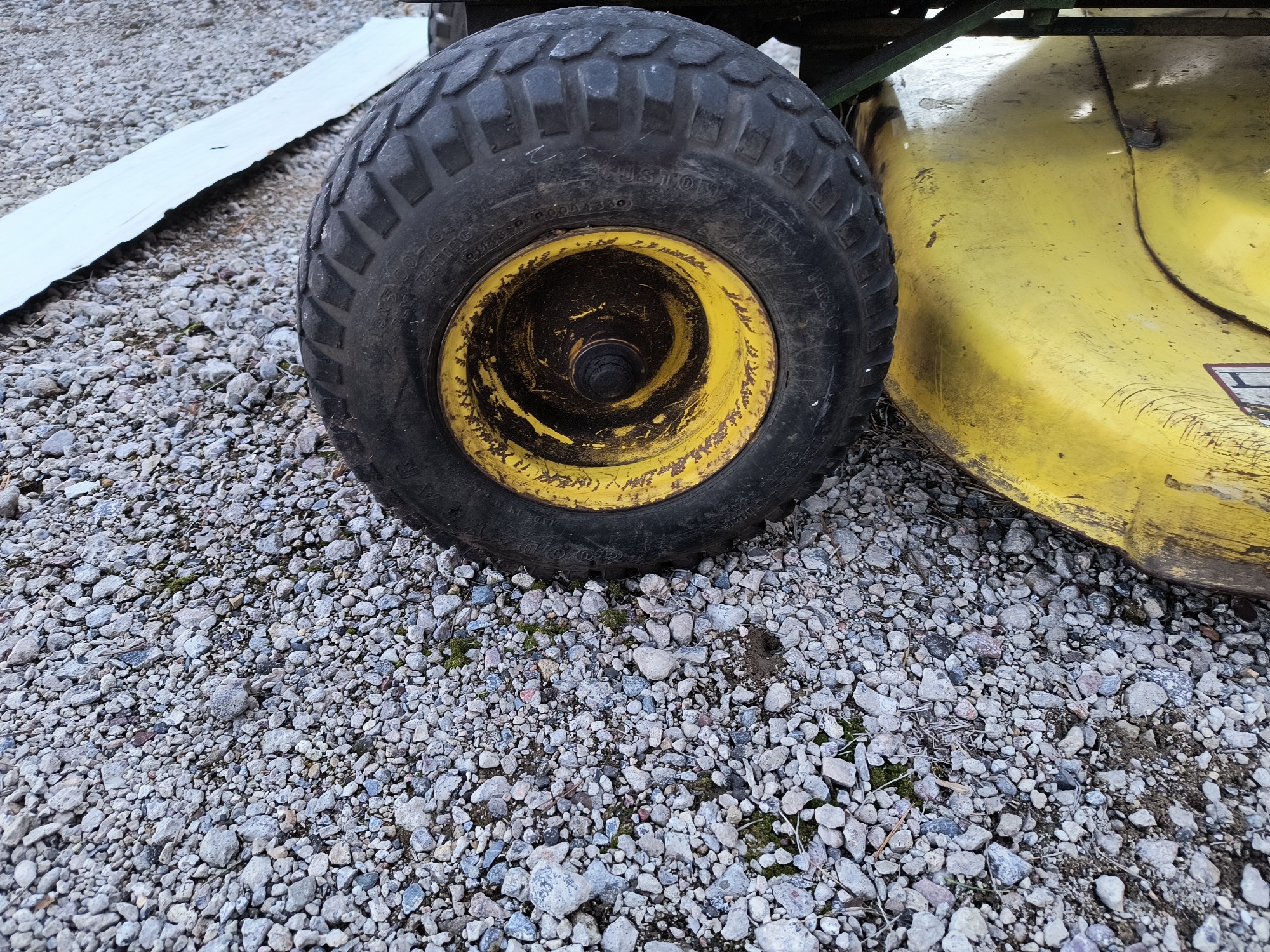 2000 john-deere series-100-lawn-tractor for sale near Elk River, Minnesota 106817_12_drv_front_wheel.jpg