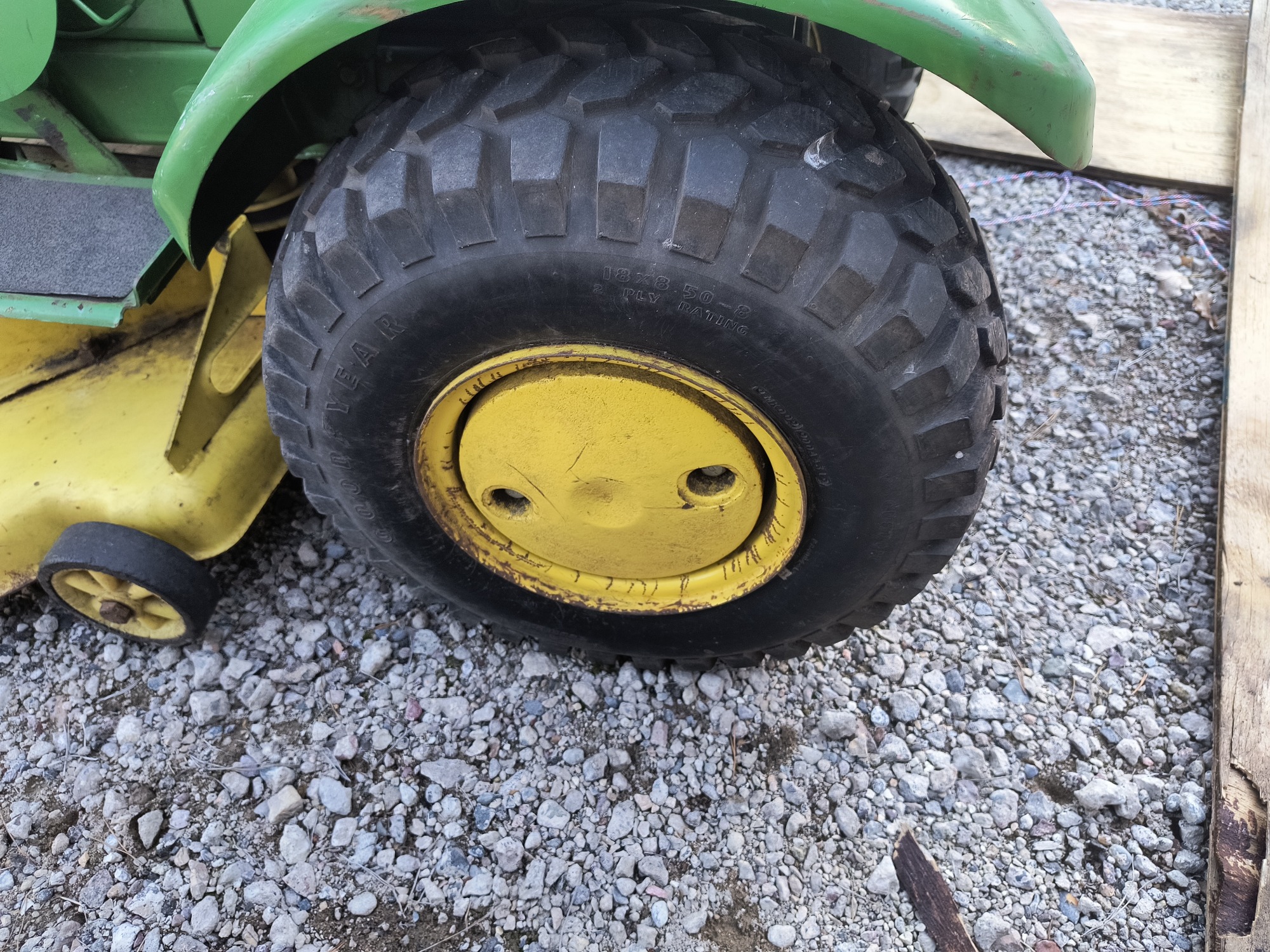 2000 john-deere series-100-lawn-tractor for sale near Elk River, Minnesota 106817_13_rear_drv_wheel.jpg