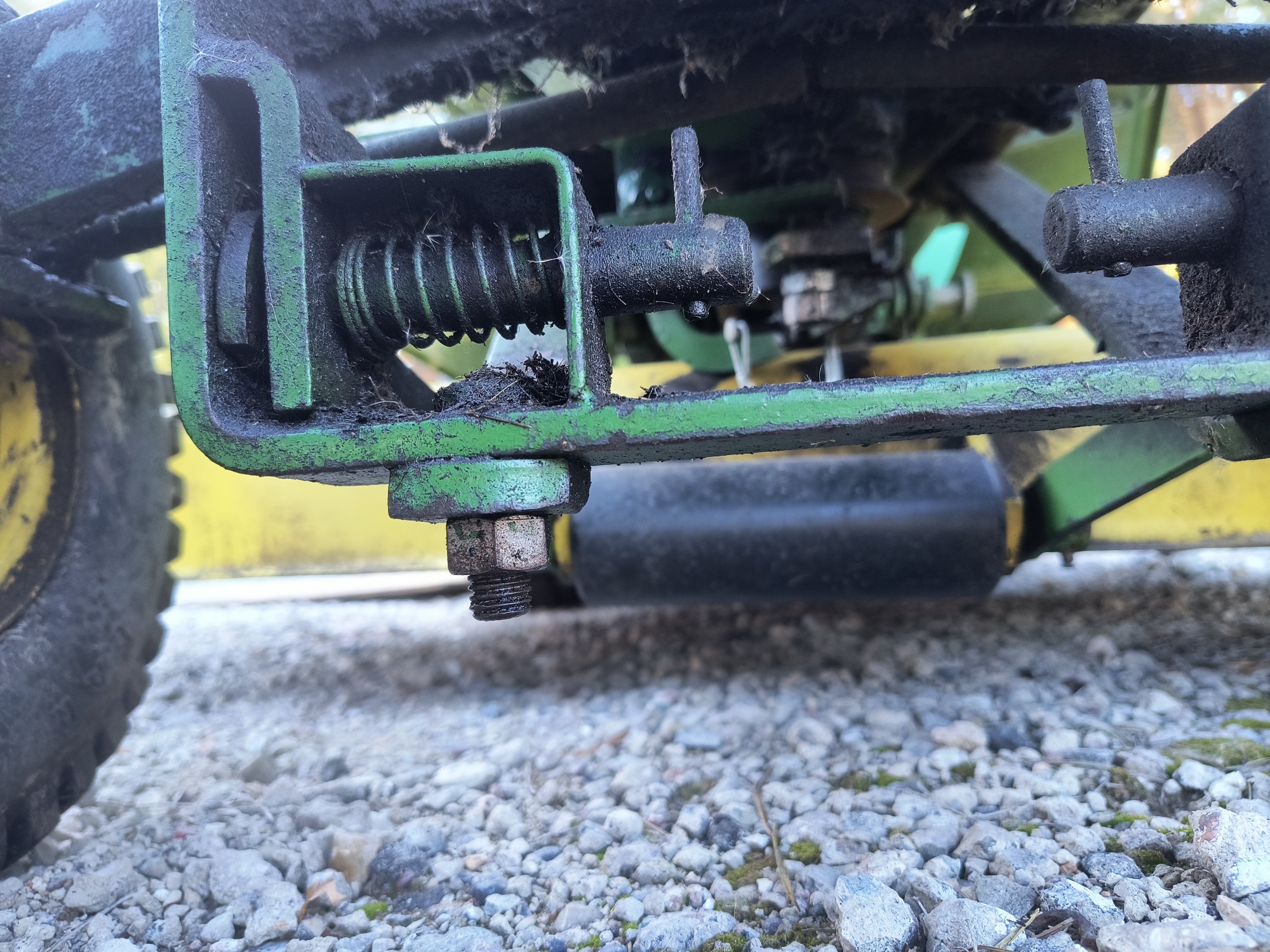2000 john-deere series-100-lawn-tractor for sale near Elk River, Minnesota 106817_16_undercar_front.jpg