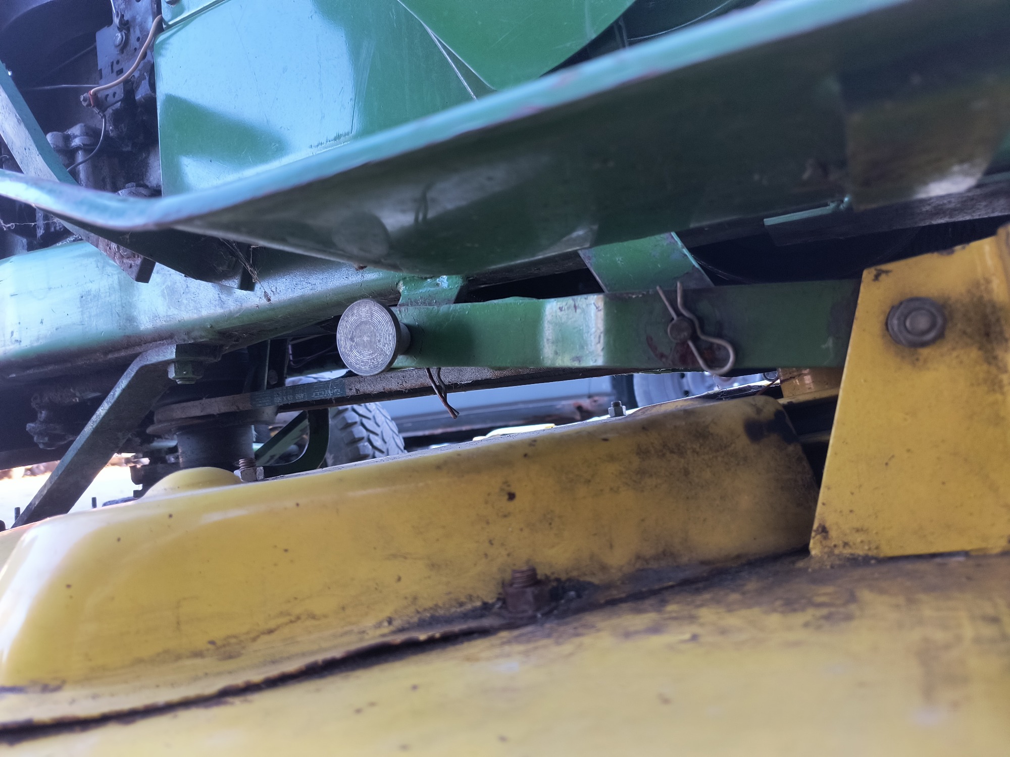 2000 john-deere series-100-lawn-tractor for sale near Elk River, Minnesota 106817_18_undercar_rear_drv.jpg