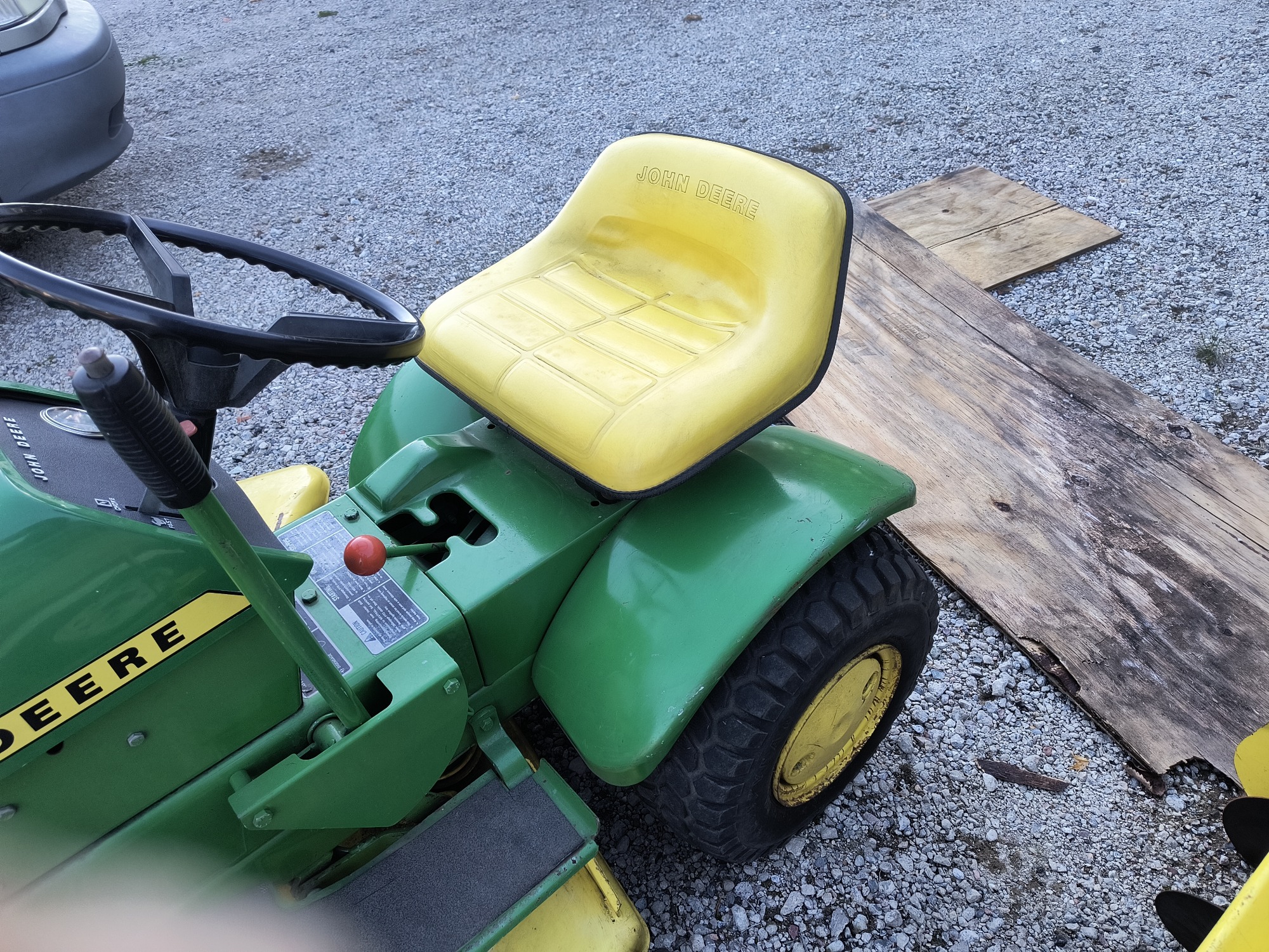 2000 john-deere series-100-lawn-tractor for sale near Elk River, Minnesota 106817_22_driver_seat.jpg