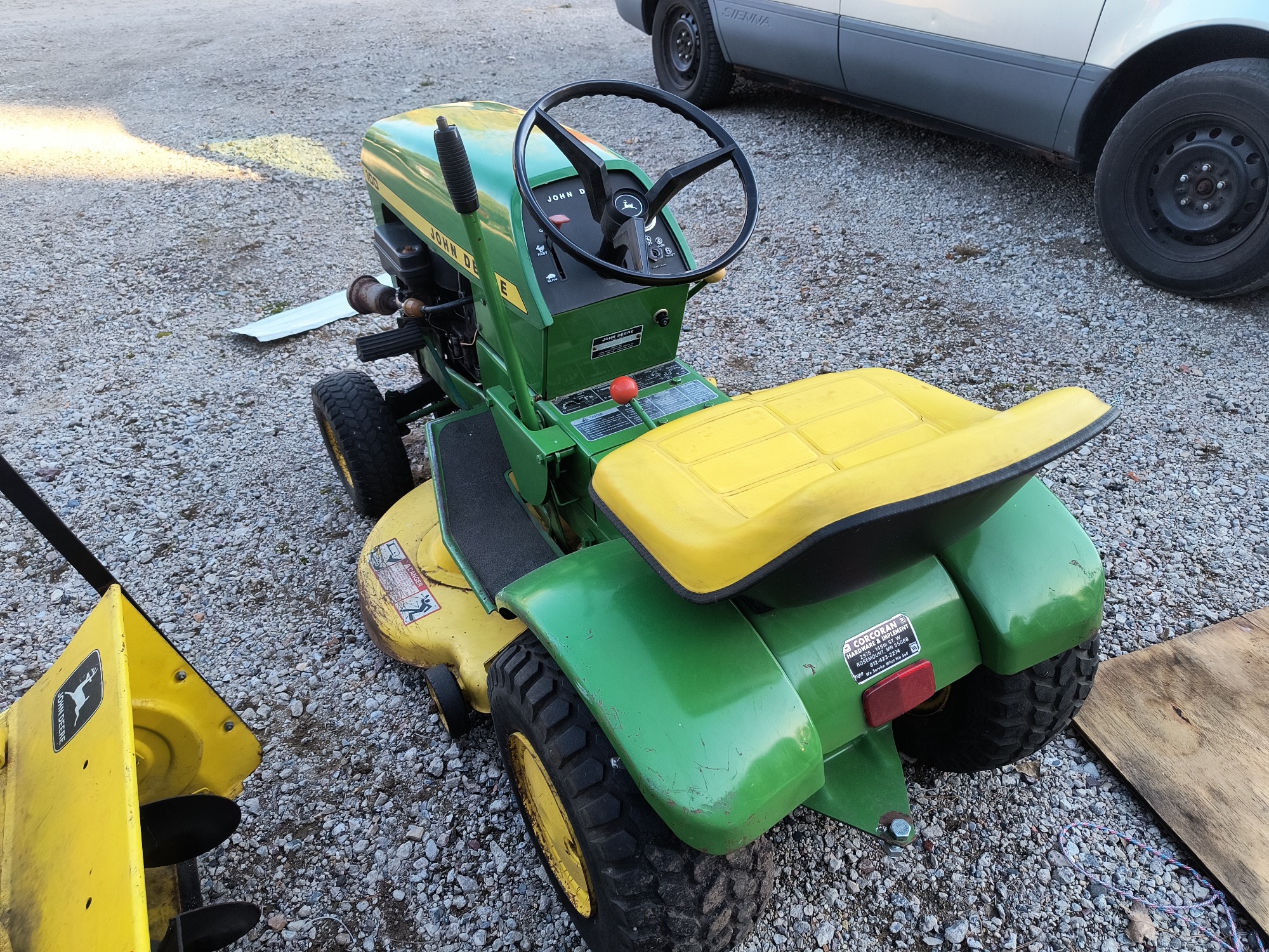 2000 john-deere series-100-lawn-tractor for sale near Elk River, Minnesota 106817_24_drv_rear_seat.jpg