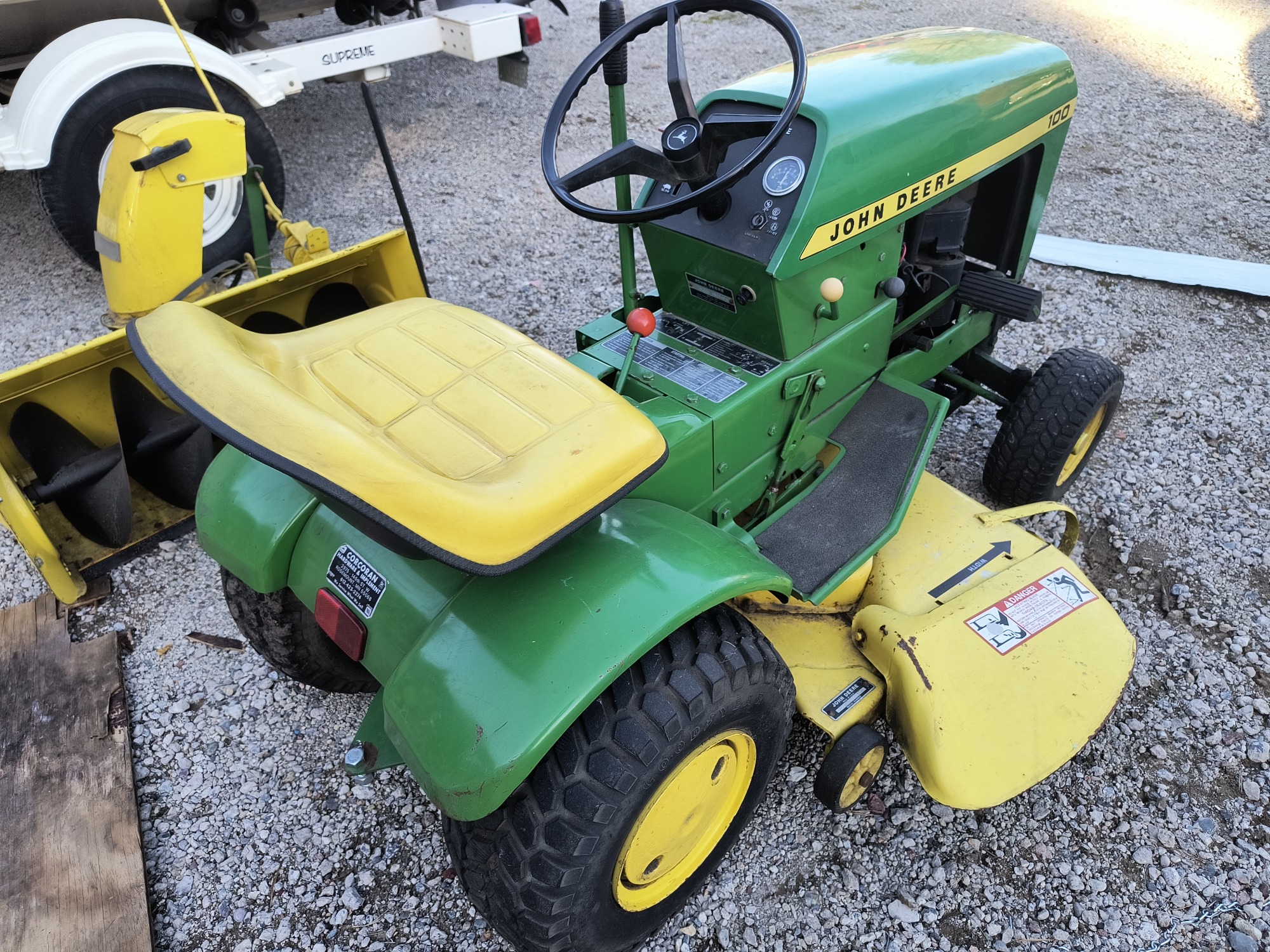 2000 john-deere series-100-lawn-tractor for sale near Elk River, Minnesota 106817_25_drv_rear_door_panel.jpg