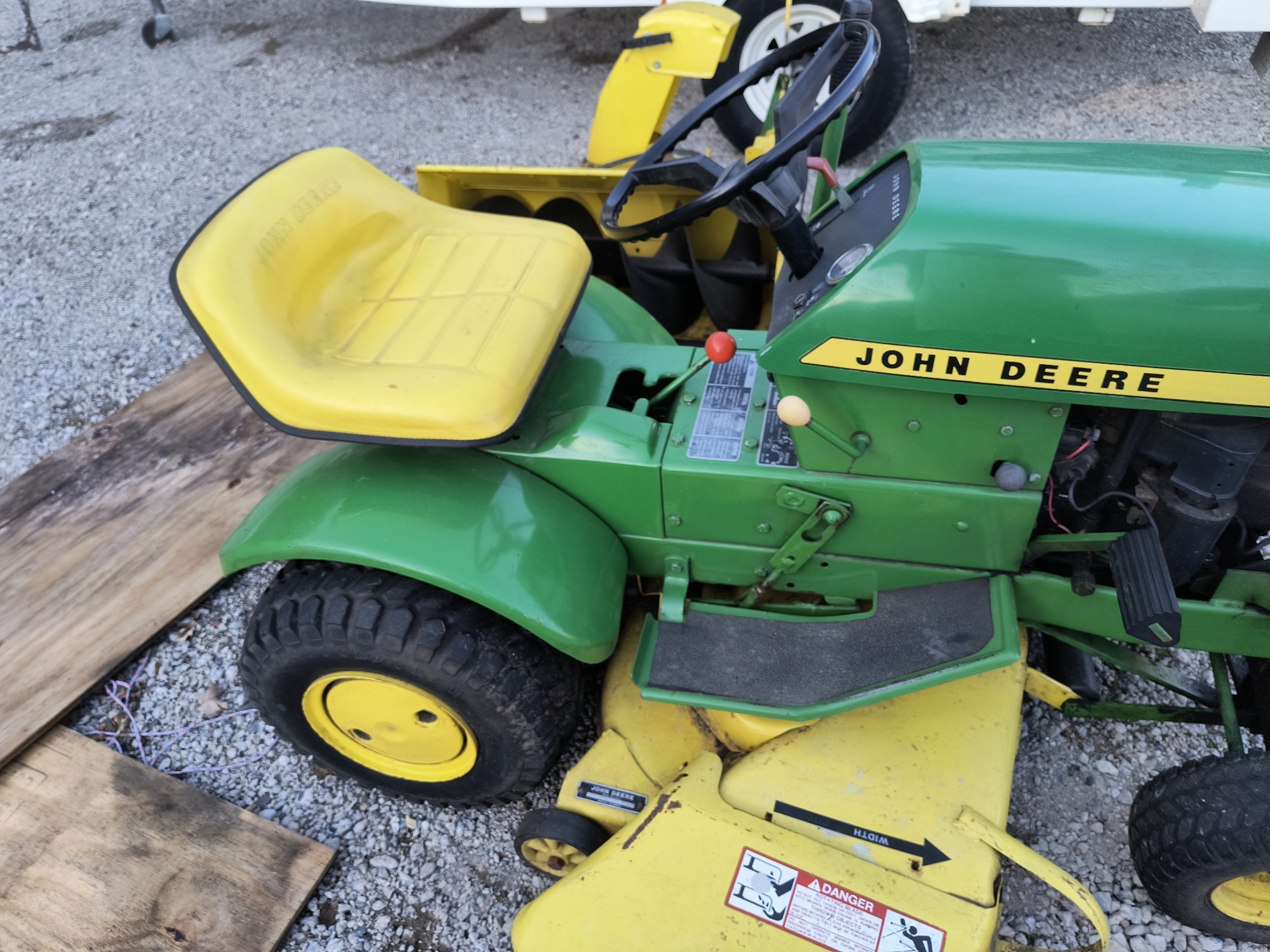 2000 john-deere series-100-lawn-tractor for sale near Elk River, Minnesota 106817_26_trunk.jpg