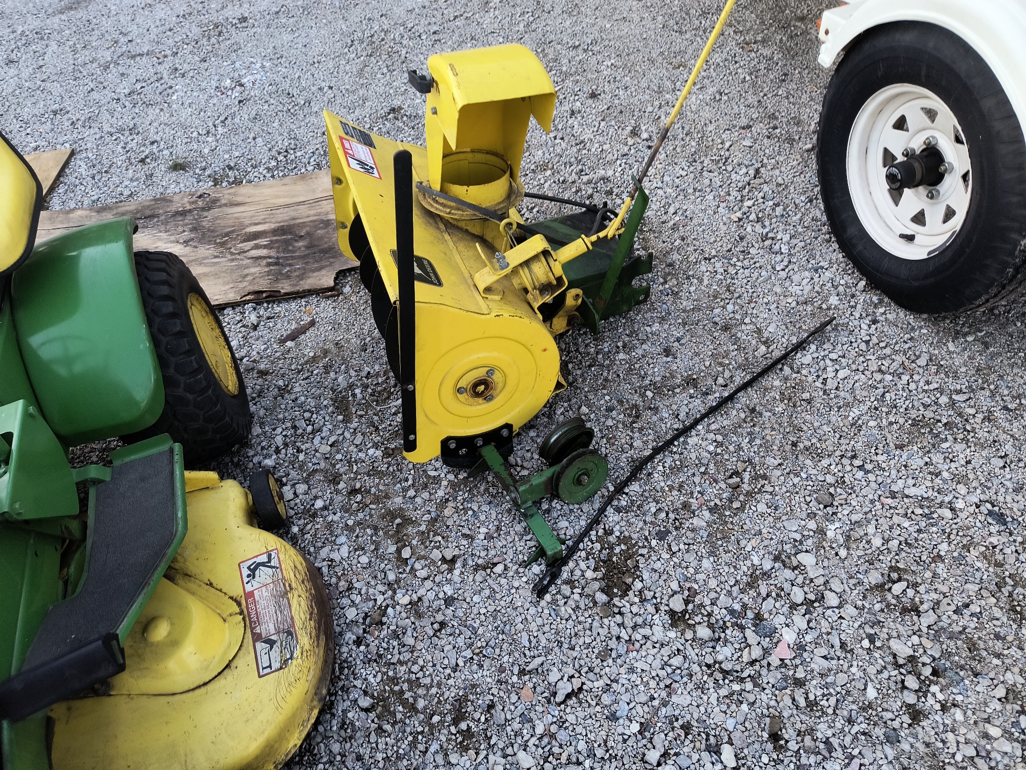 2000 john-deere series-100-lawn-tractor for sale near Elk River, Minnesota 106817_28_pass_rear_seat.jpg