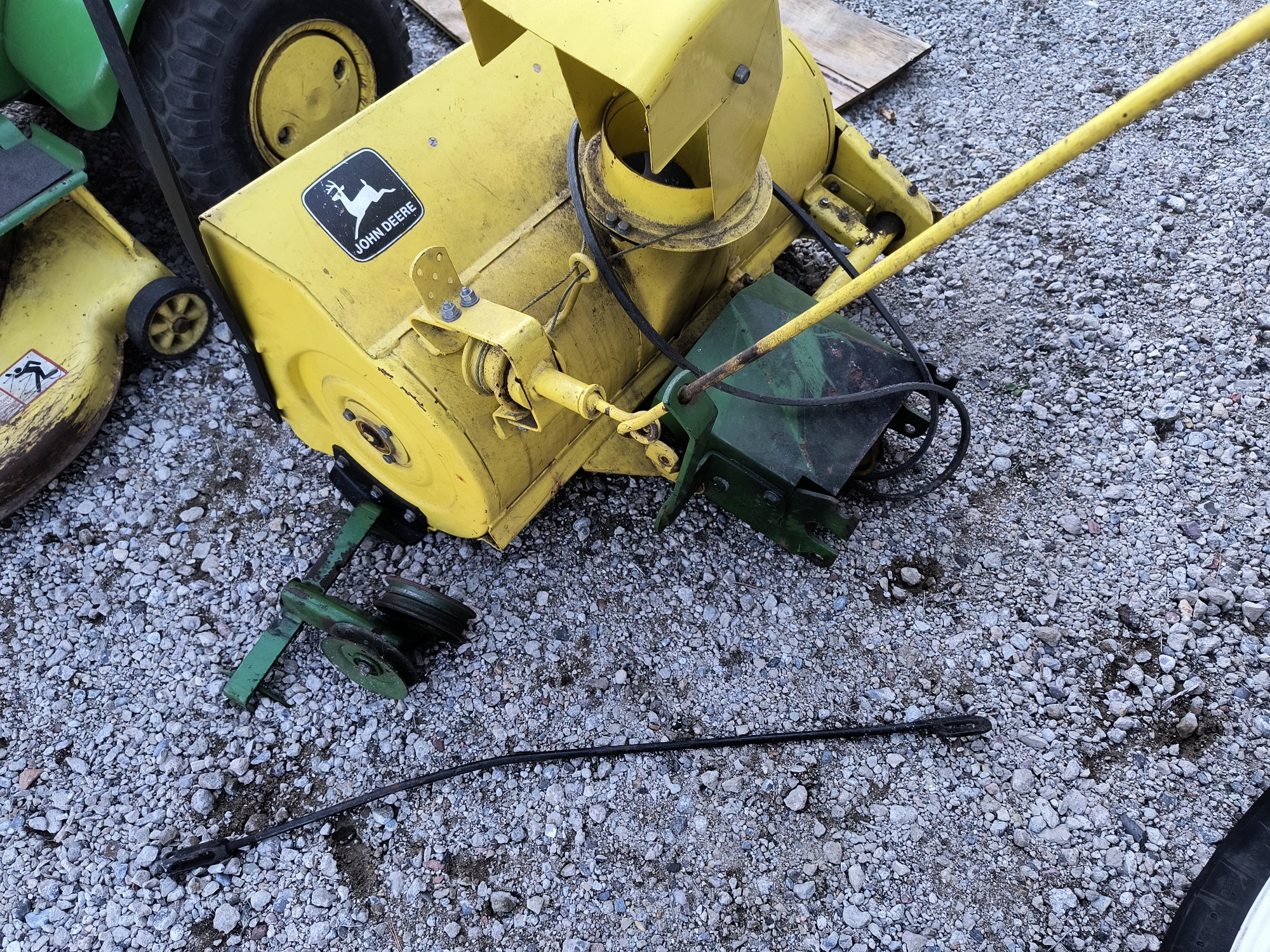 2000 john-deere series-100-lawn-tractor for sale near Elk River, Minnesota 106817_31_passenger_seat.jpg