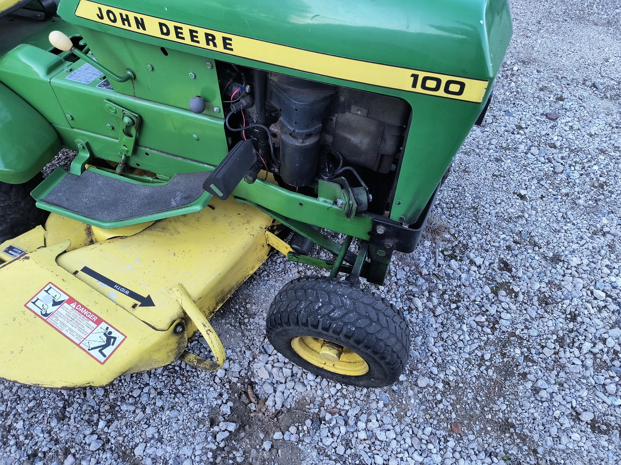 2000 john-deere series-100-lawn-tractor for sale near Elk River, Minnesota 106817_41_shifter.jpg